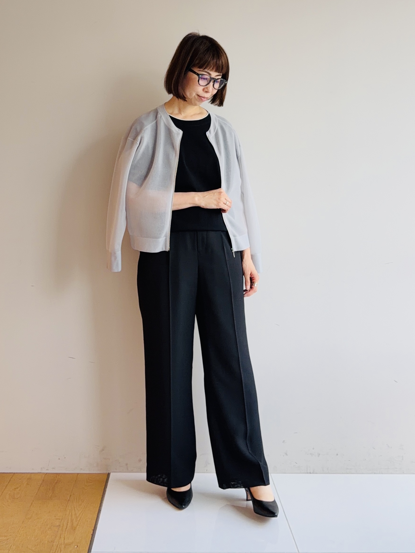murayamaさんの「INDIVI｜【洗える／シアーラメ】ブルゾン風ジップアップニットカーディガン」を使ったコーディネート