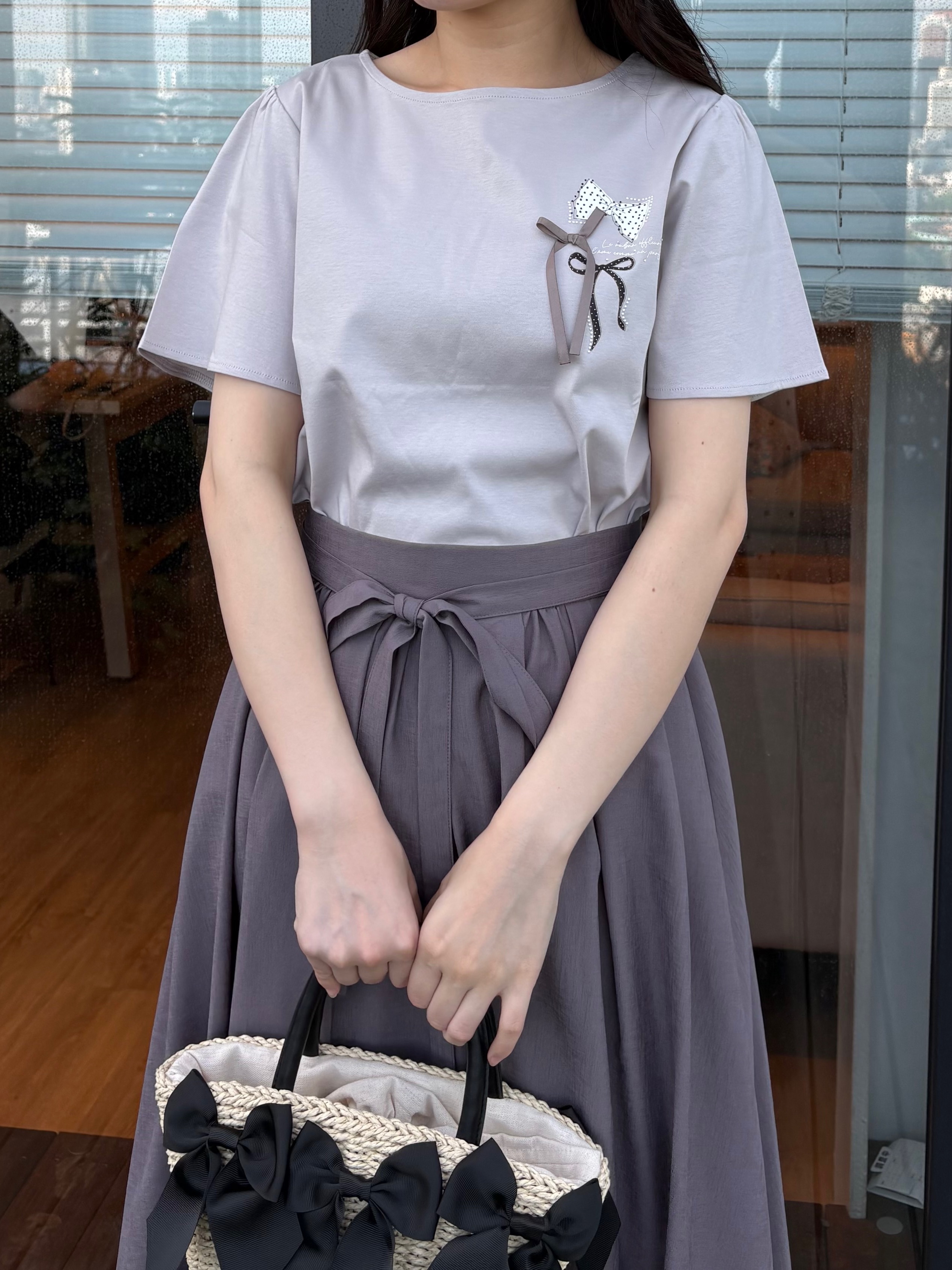 AOIさんの「Couture brooch｜【接触冷感・UVカット・洗える】リボンプリントTシャツ」を使ったコーディネート