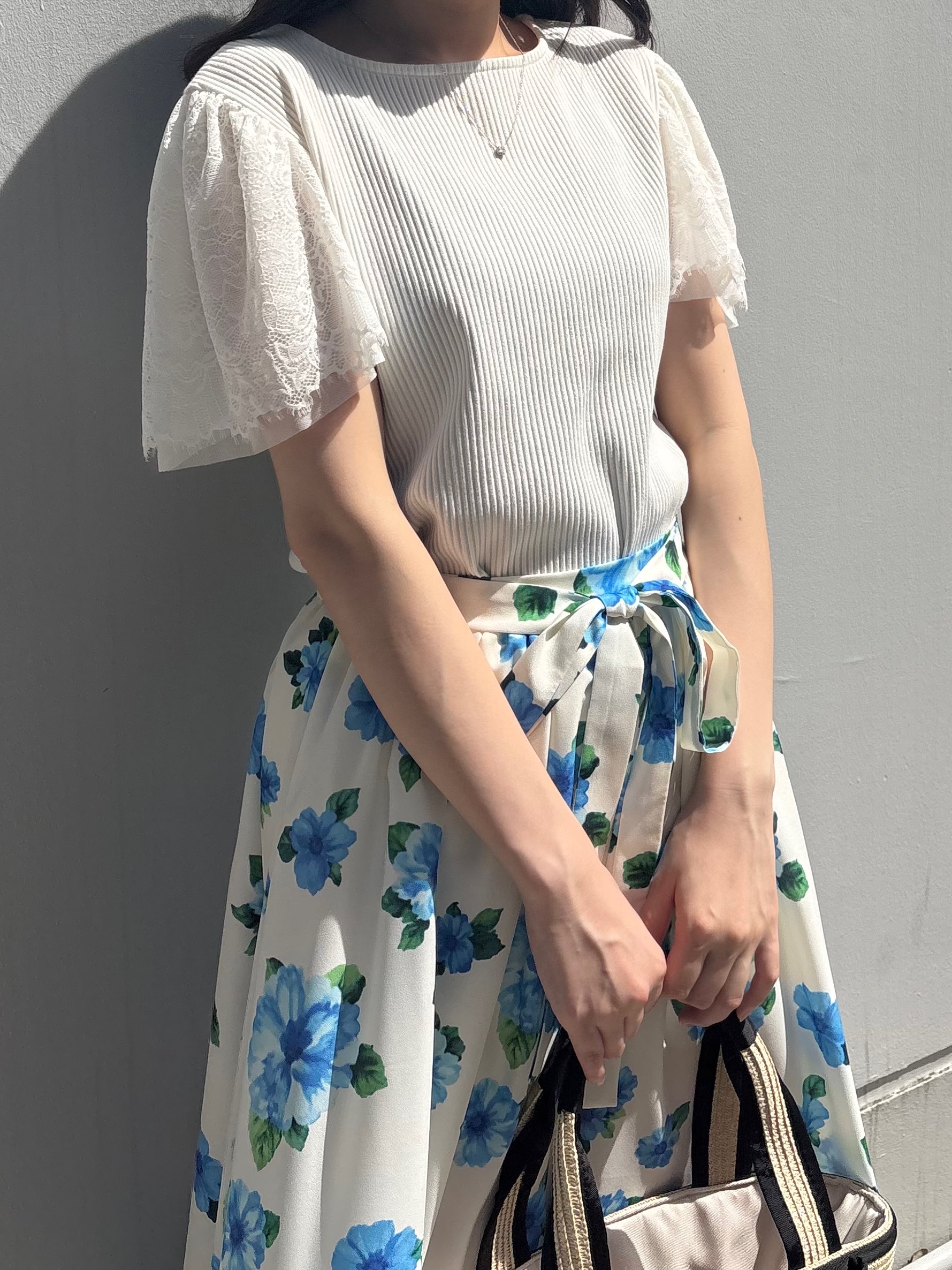 AOIさんの「Couture brooch｜【洗える】袖レース テレコトップス」を使ったコーディネート