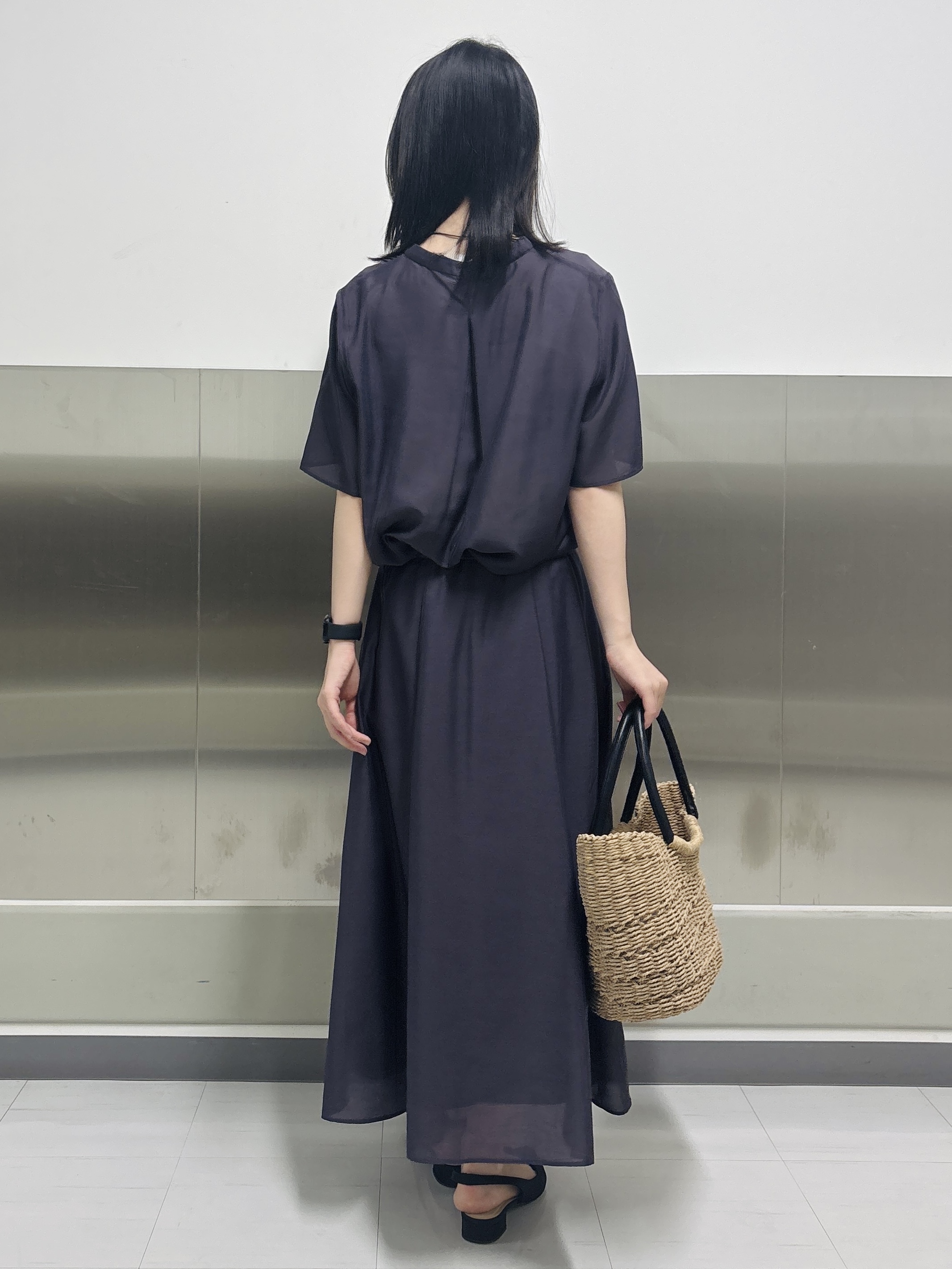 Yoshimiさんの「INDIVI｜【接触冷感/洗える】シアーシャンブレーピンタックブラウス」を使ったコーディネート