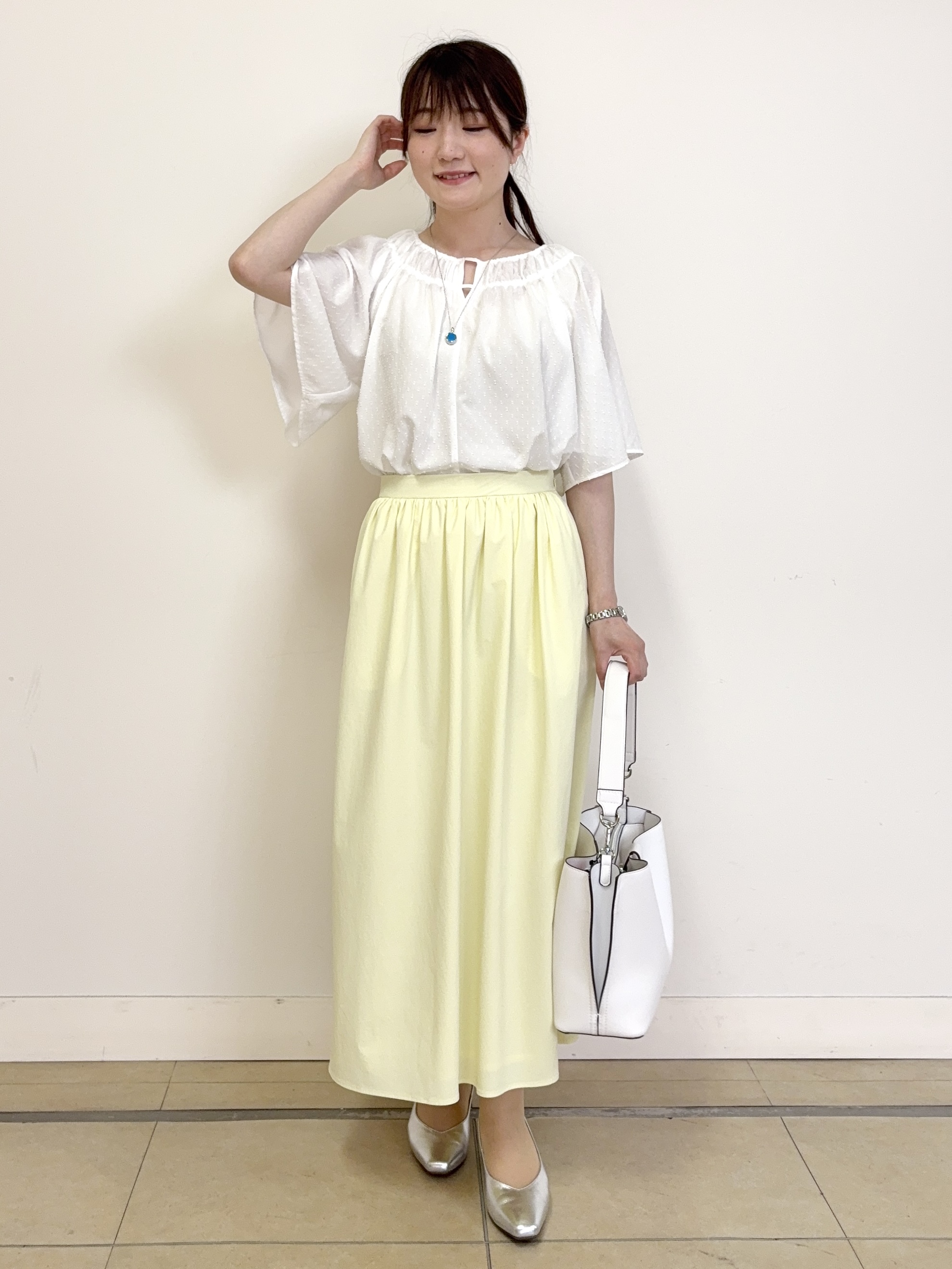 mikiさんの「Reflect｜ネックギャザーデザインブラウス」を使ったコーディネート