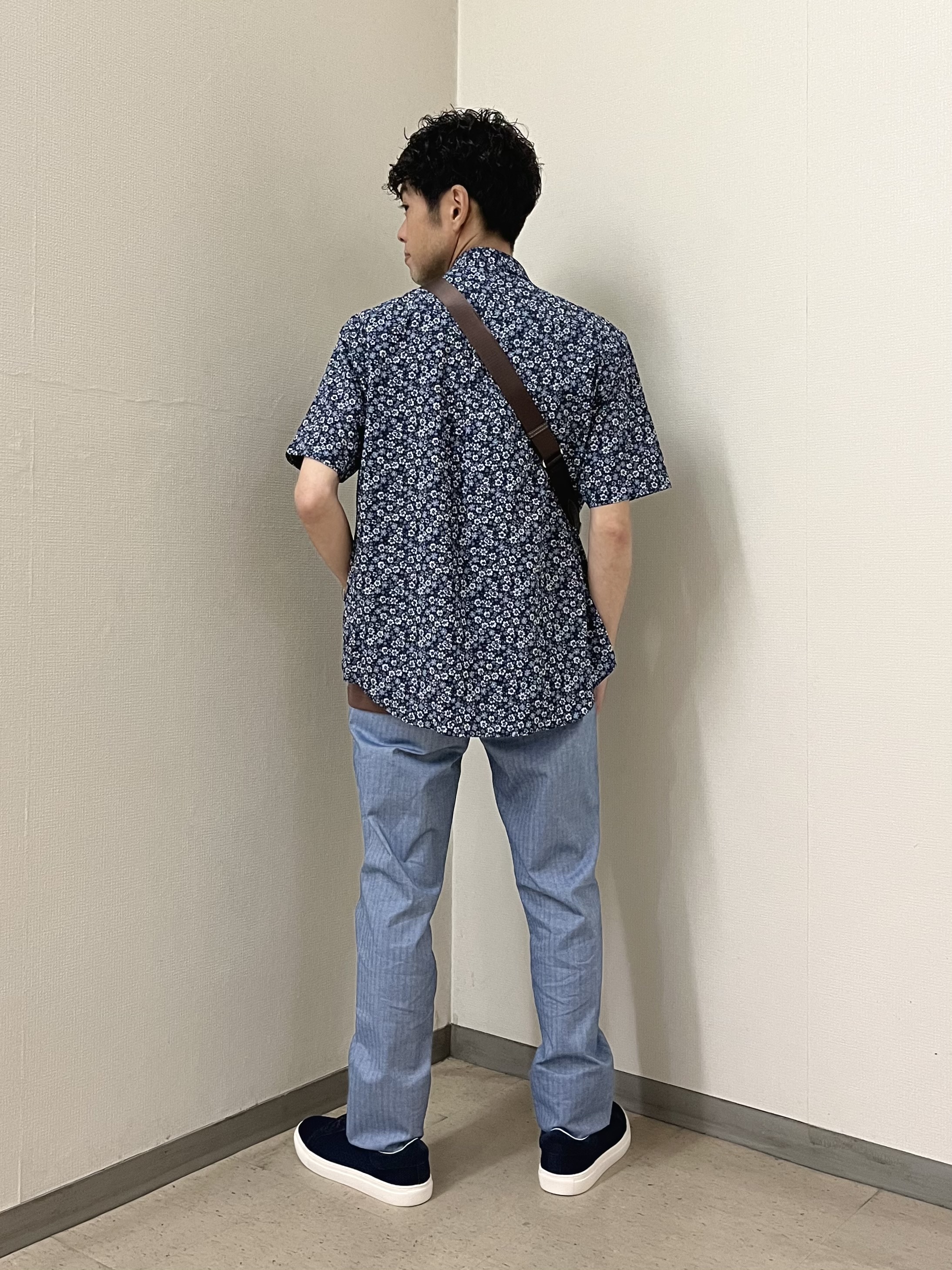URAさんの「TAKEO KIKUCHI｜リップル小花シャツ」を使ったコーディネート