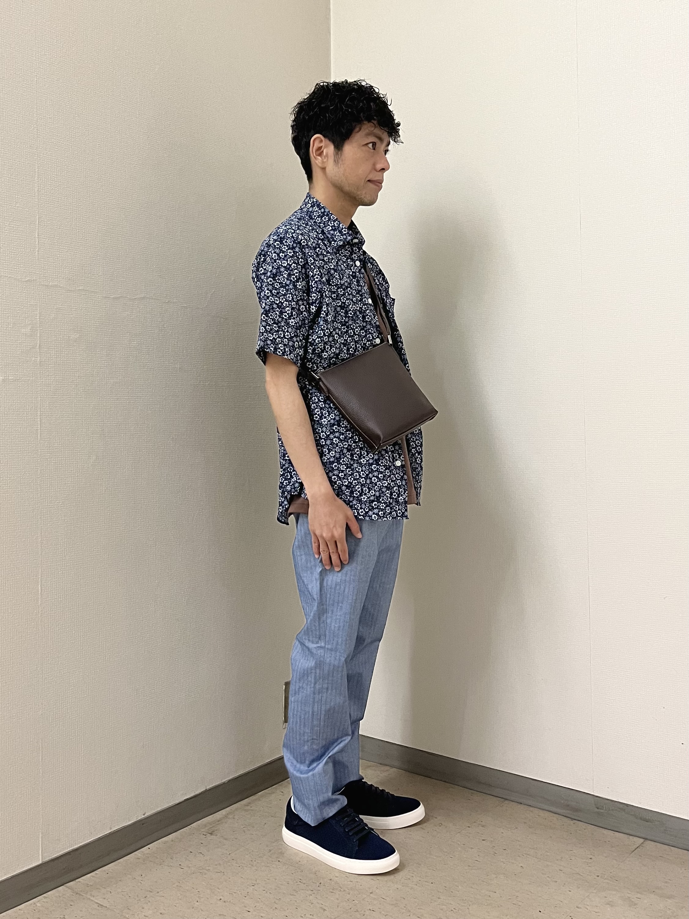 URAさんの「TAKEO KIKUCHI｜リップル小花シャツ」を使ったコーディネート
