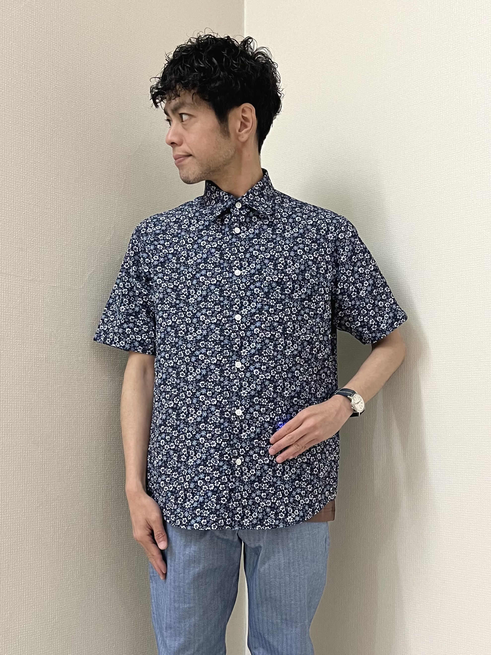 URAさんの「TAKEO KIKUCHI｜リップル小花シャツ」を使ったコーディネート