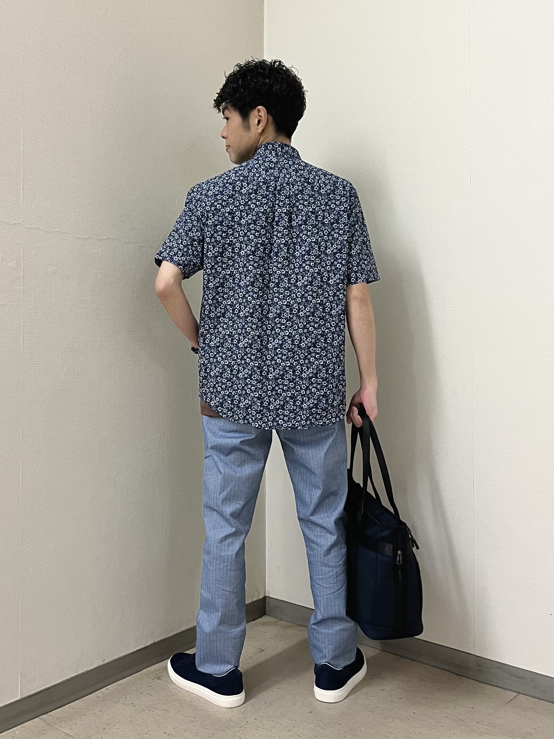 URAさんの「TAKEO KIKUCHI｜リップル小花シャツ」を使ったコーディネート