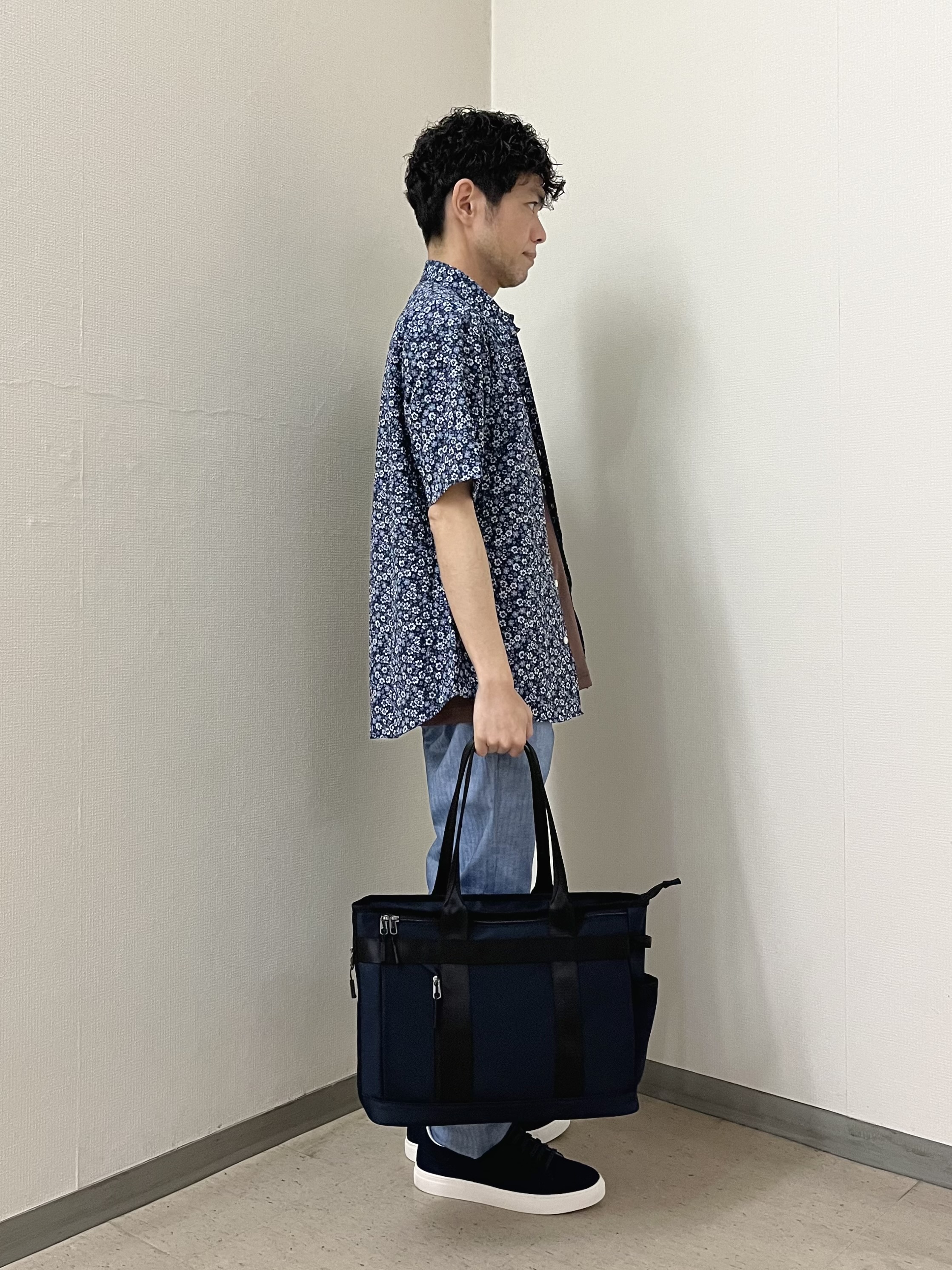URAさんの「TAKEO KIKUCHI｜リップル小花シャツ」を使ったコーディネート