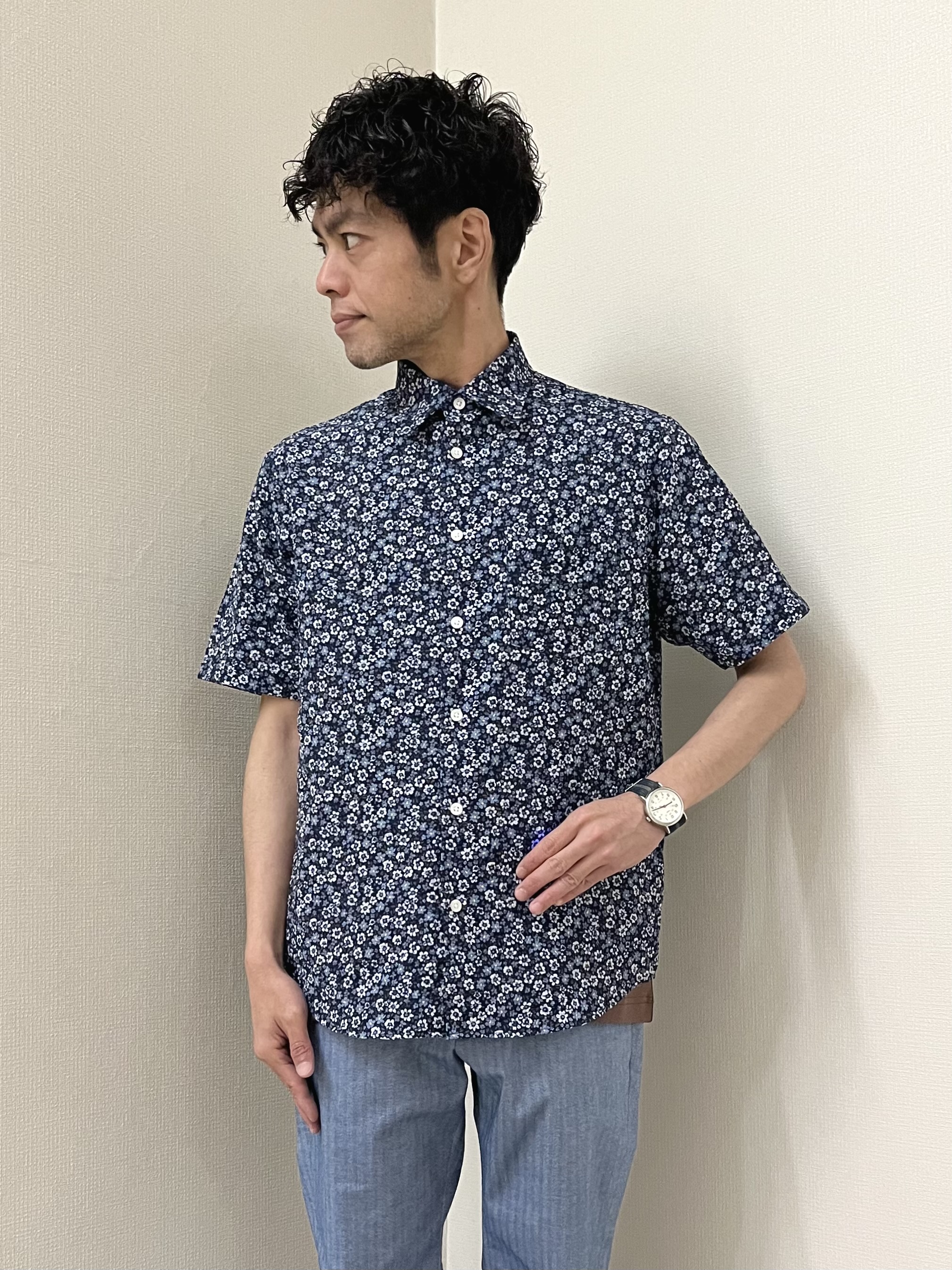 URAさんの「TAKEO KIKUCHI｜リップル小花シャツ」を使ったコーディネート
