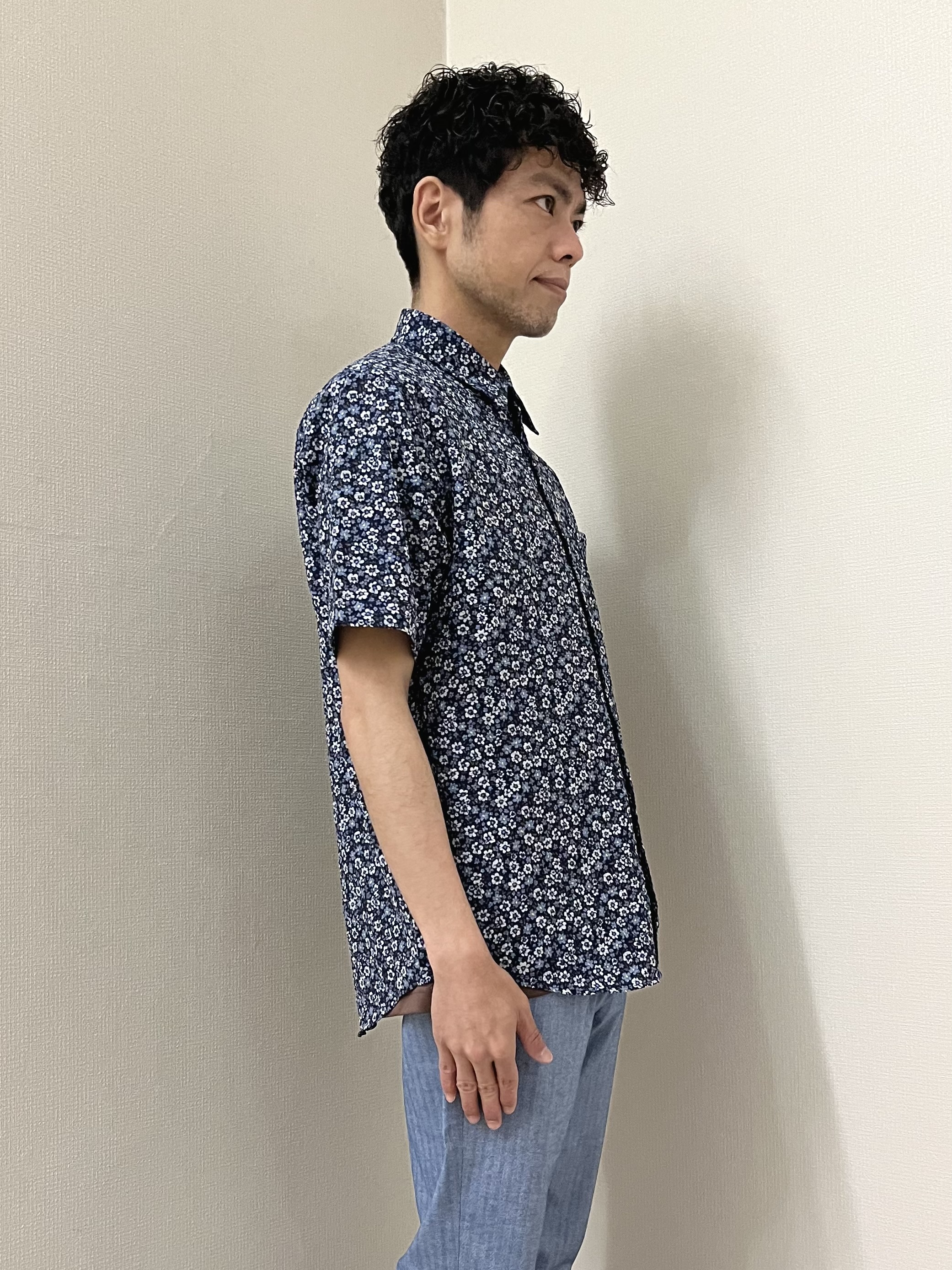URAさんの「TAKEO KIKUCHI｜リップル小花シャツ」を使ったコーディネート