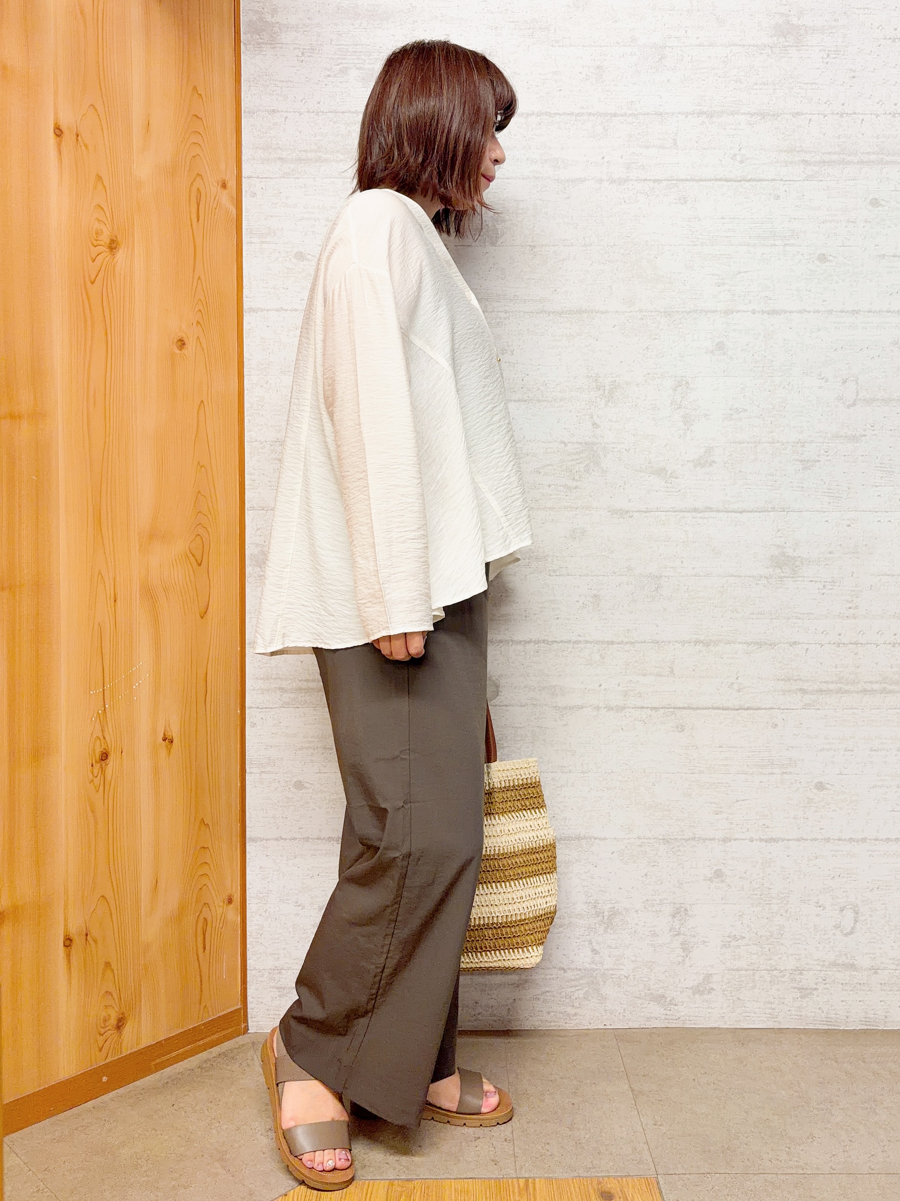 yocchiさんの「SHOO･LA･RUE｜【洗濯機可/S-LL】お顔周りすっきり 大人のシアーシャツカーディガン」を使ったコーディネート
