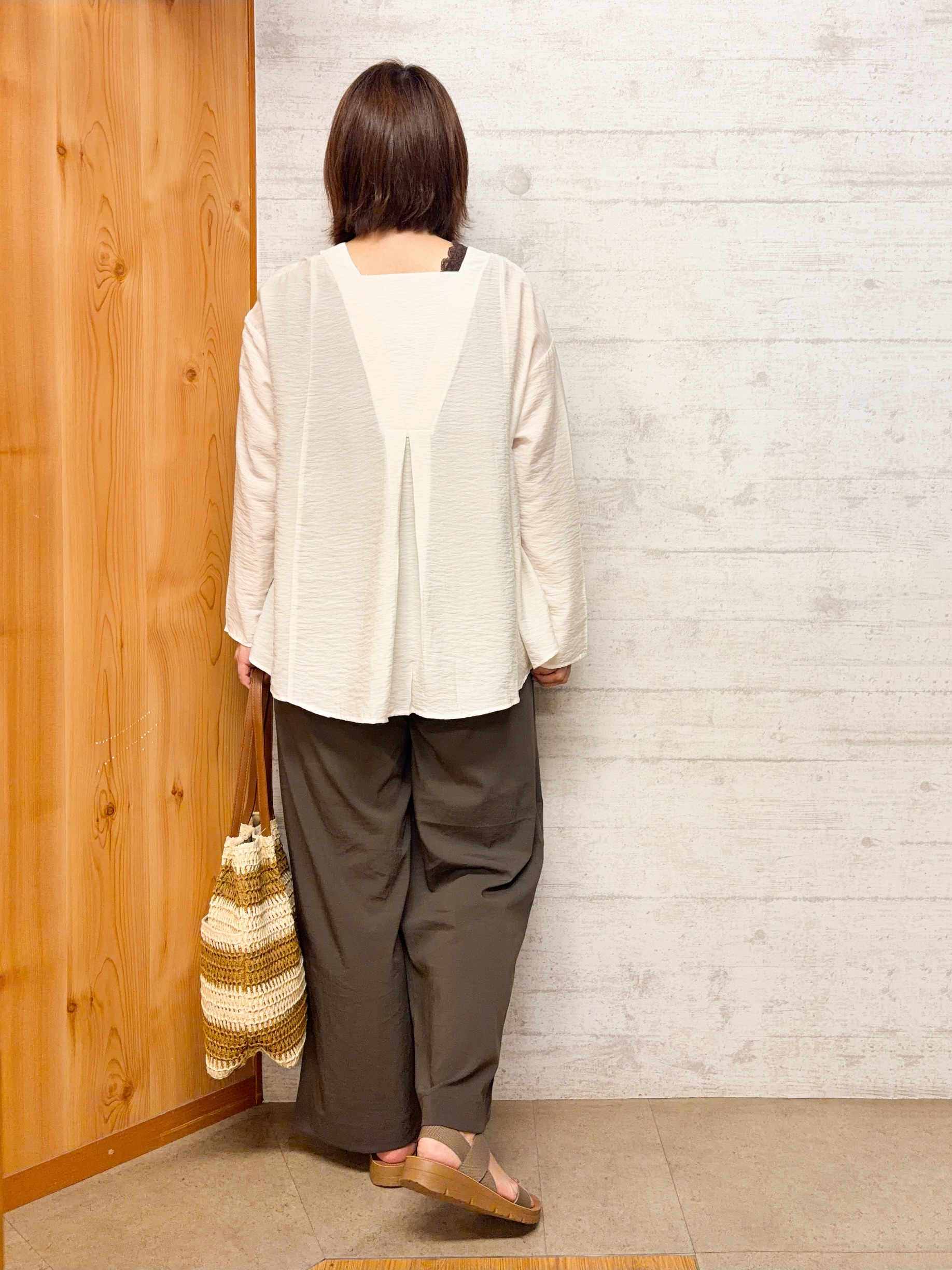 yocchiさんの「SHOO･LA･RUE｜【洗濯機可/S-LL】お顔周りすっきり 大人のシアーシャツカーディガン」を使ったコーディネート