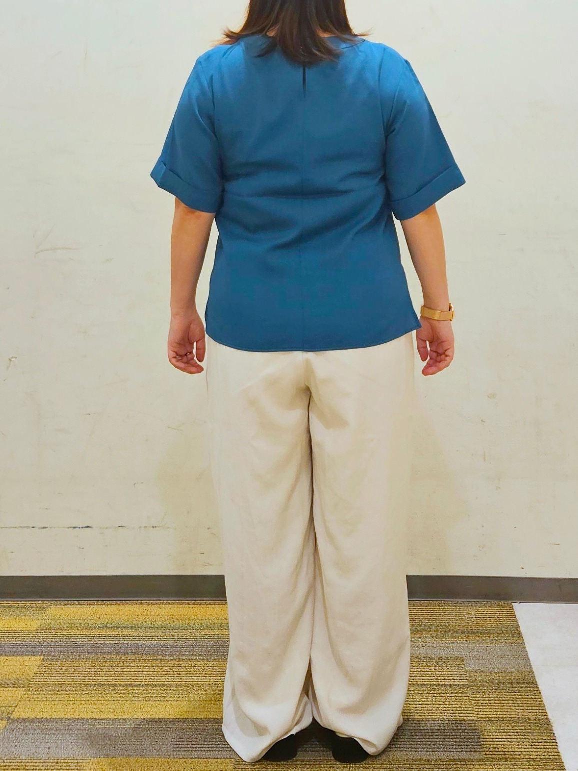 okayuさんの「THE SHOP TK｜【M-XL/二の腕カバー】さらり麻調メッシュ5分袖ブラウス」を使ったコーディネート