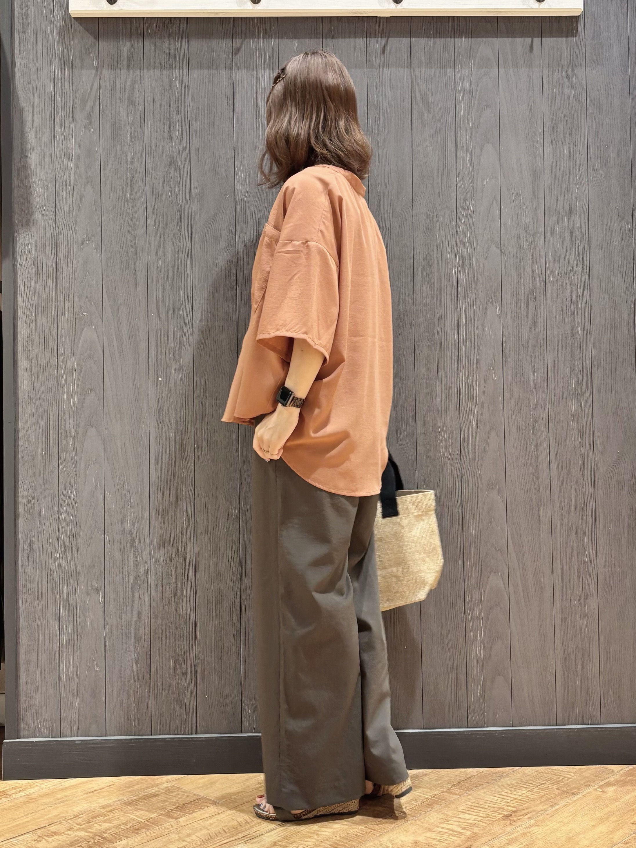 meiさんの「SHOO･LA･RUE｜【洗濯機可/S-LL】大人の抜け感 ゆるっと5分袖シャツ」を使ったコーディネート