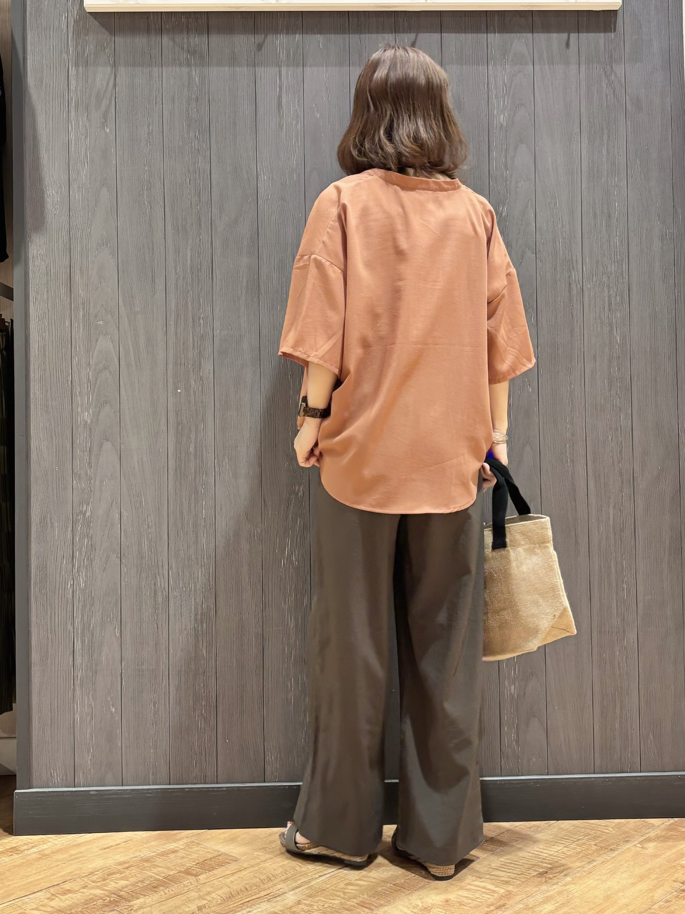 meiさんの「SHOO･LA･RUE｜【洗濯機可/S-LL】大人の抜け感 ゆるっと5分袖シャツ」を使ったコーディネート