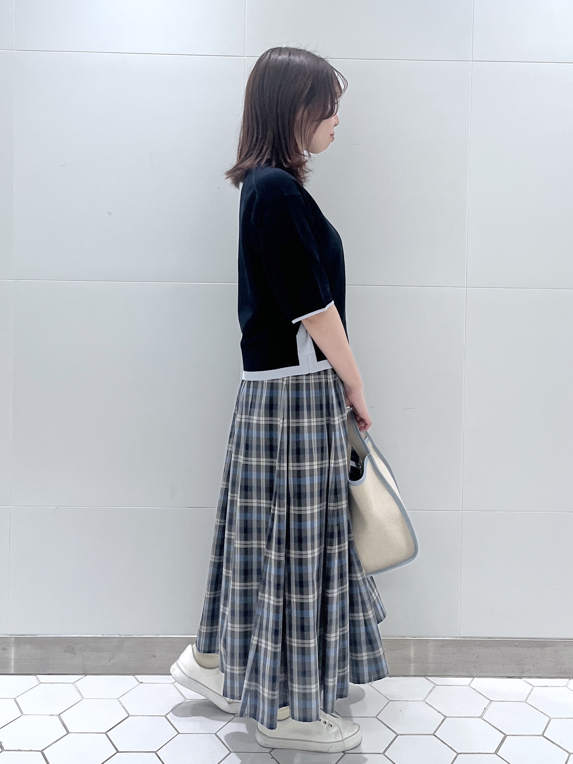 Makinoさんの「Dessin｜【洗える】バイカラーボクシーシルエットニット」を使ったコーディネート