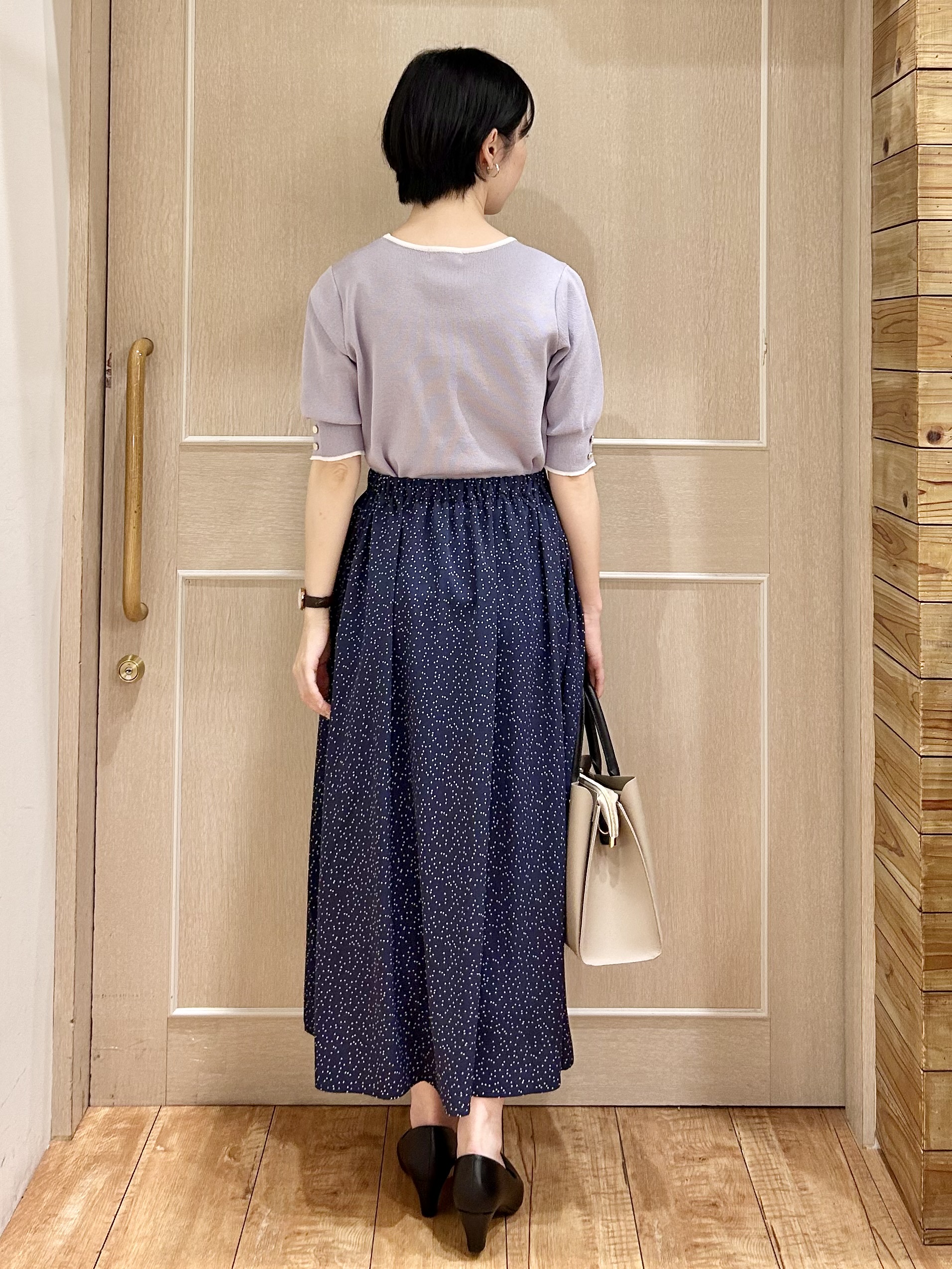 ちぐささんの「SHOO･LA･RUE｜【洗濯機可/UV/5分袖】ハートネックでお顔周りすっきり バイカラーニット」を使ったコーディネート