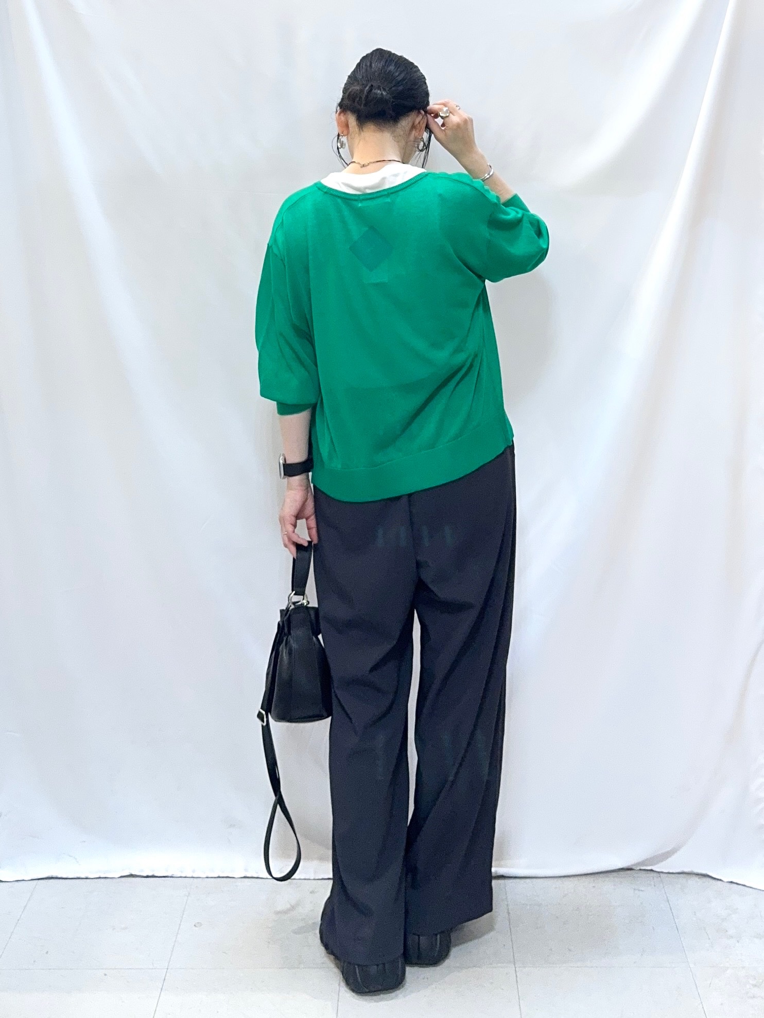 𝐇𝐢𝐫𝐨𝐦𝐢さんの「SHOO･LA･RUE｜【ひんやり/洗濯機可/S-LL】程よいVネックですっきり魅せる ジップアップ 7分袖シアーカーディガ」を使ったコーディネート