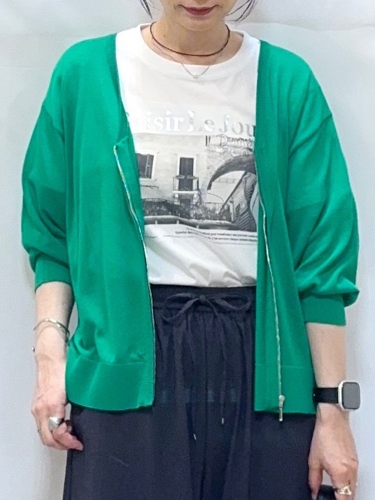 𝐇𝐢𝐫𝐨𝐦𝐢さんの「SHOO･LA･RUE｜【ひんやり/洗濯機可/S-LL】程よいVネックですっきり魅せる ジップアップ 7分袖シアーカーディガ」を使ったコーディネート