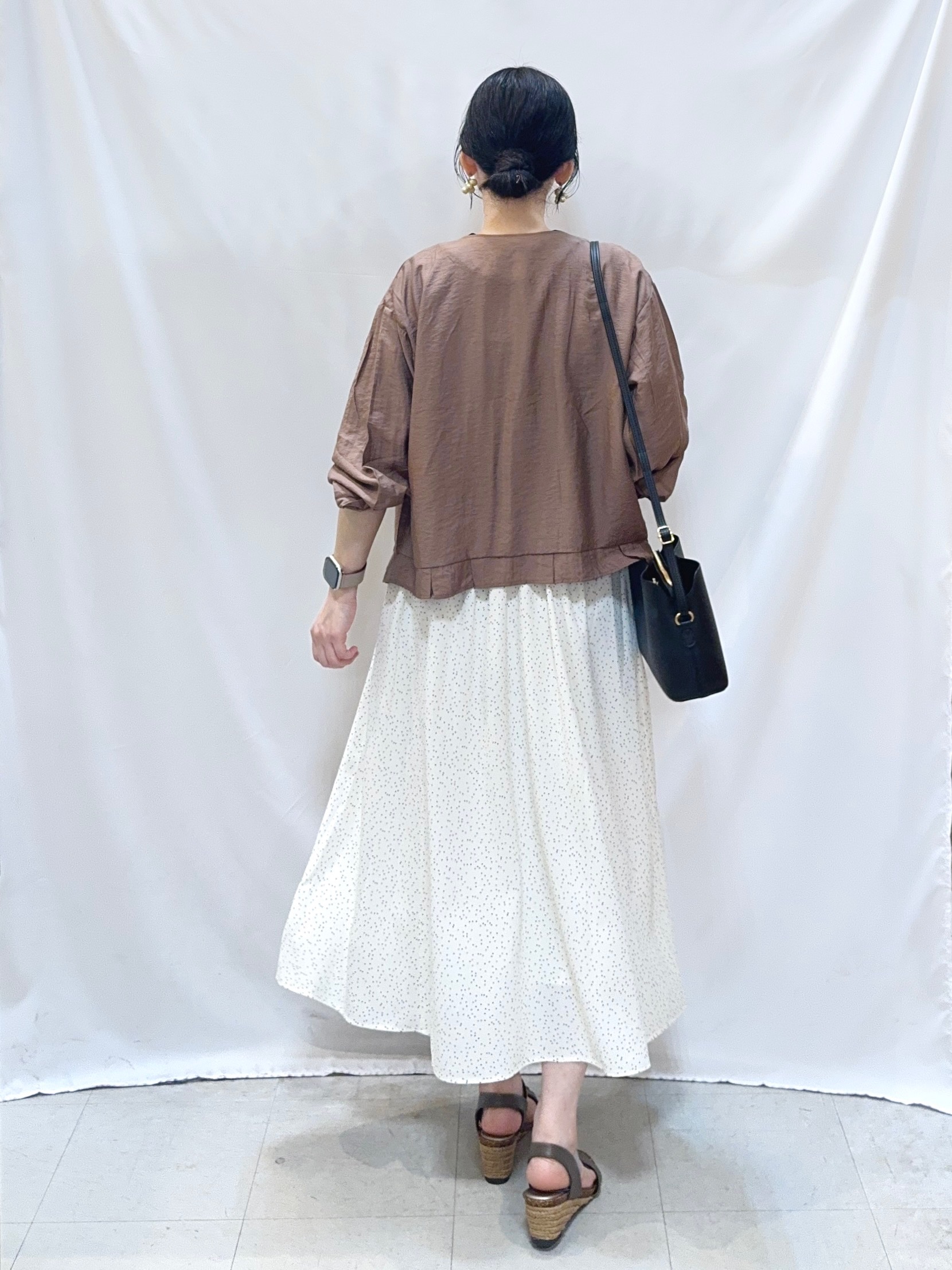 𝐇𝐢𝐫𝐨𝐦𝐢さんの「SHOO･LA･RUE｜【洗濯機可/UV/S-LL】程よい透け感 ノーカラーシアーブルゾン」を使ったコーディネート