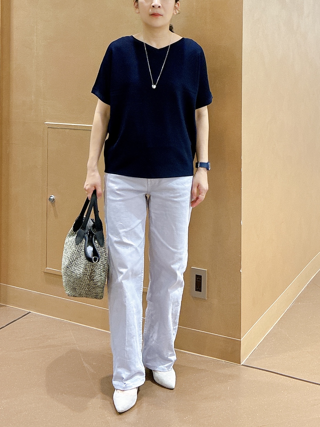 hattoriさんの「INDIVI｜【洗える】ガーター編みVネックニットT」を使ったコーディネート