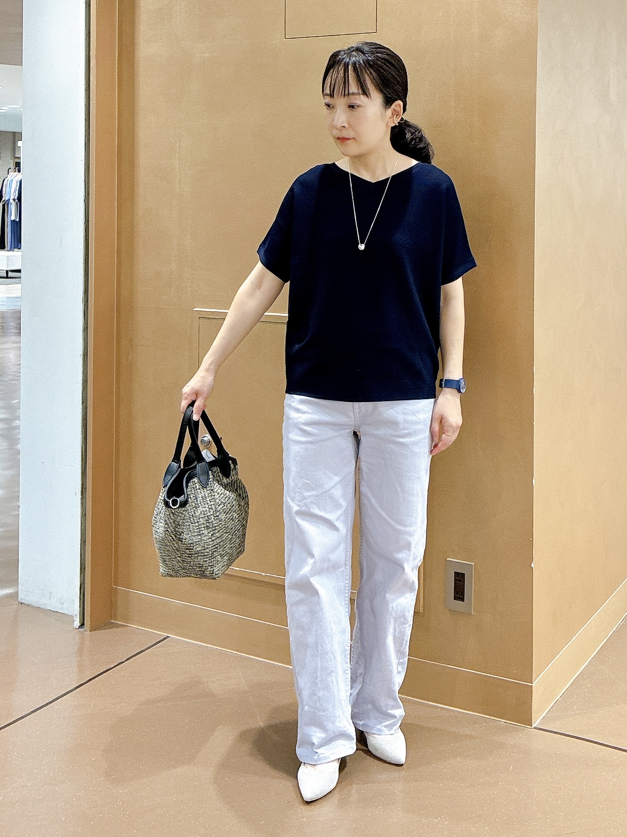 hattoriさんの「INDIVI｜【洗える】ガーター編みVネックニットT」を使ったコーディネート