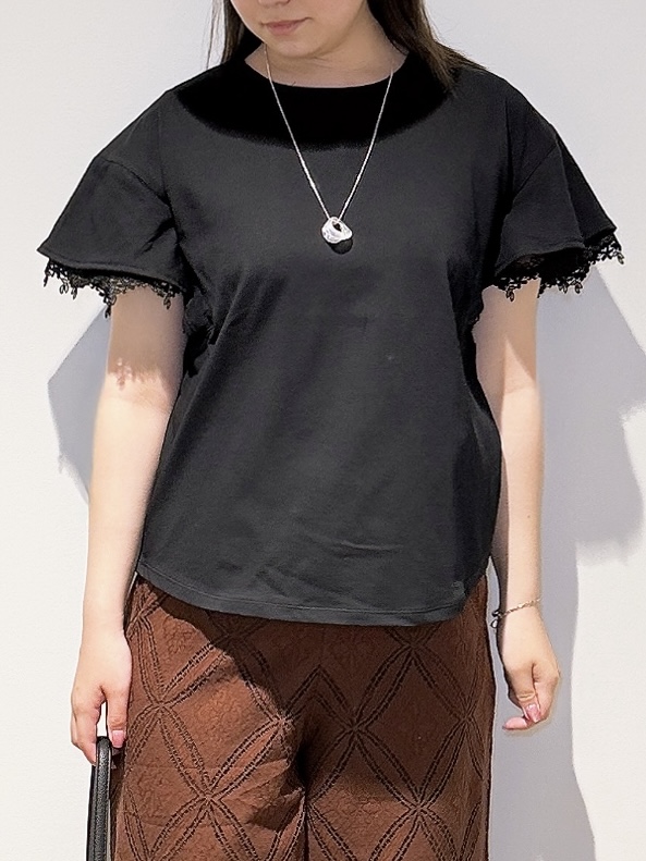 みーさんの「grove｜【二の腕カバー、UV/ひんやり】涼しく華やかに、レースレイヤードスリーブTシャツ」を使ったコーディネート
