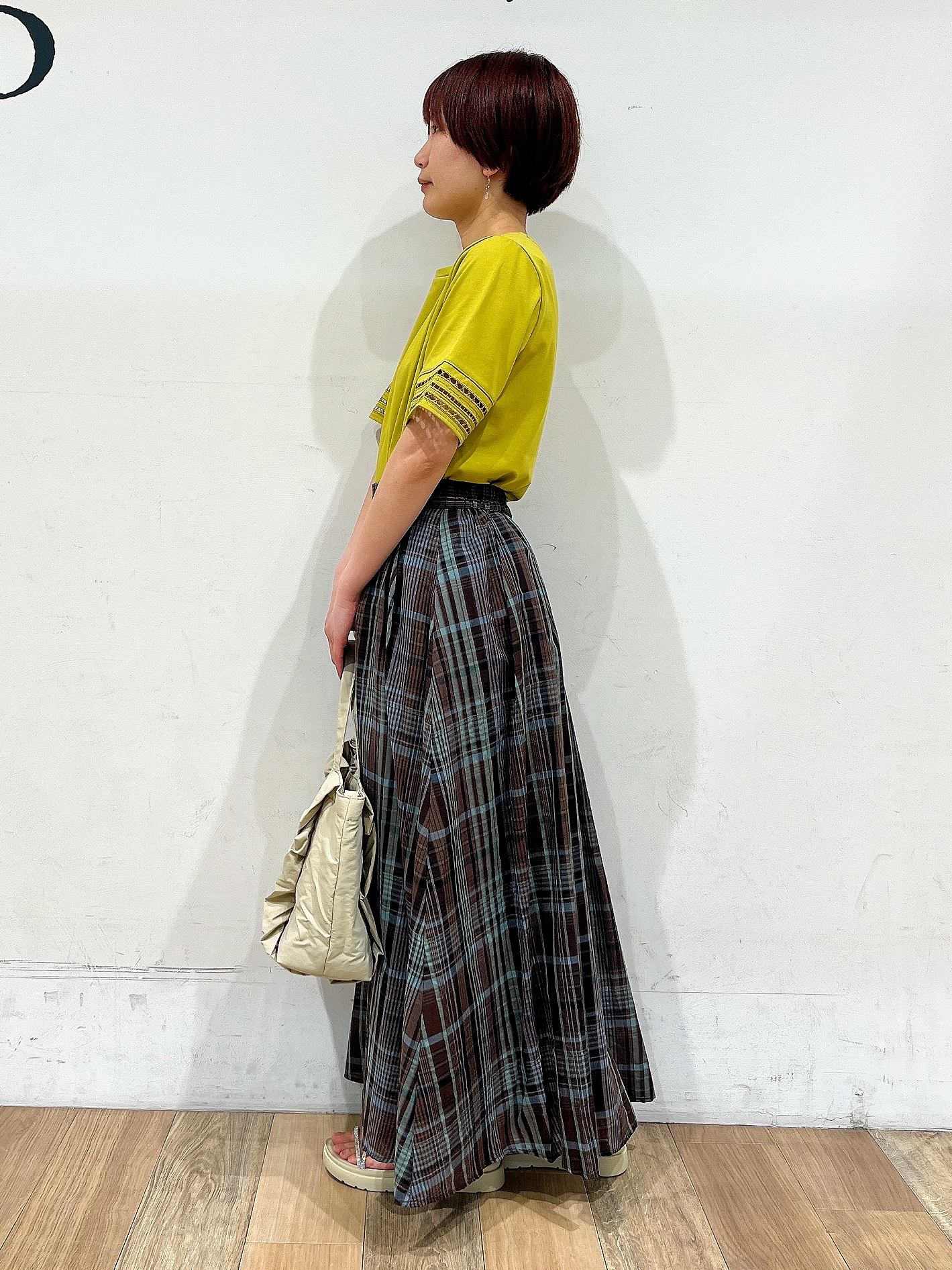 山さんさんの「grove｜【二の腕カバー/UV・ひんやり】袖口透かし刺繍Tシャツ」を使ったコーディネート