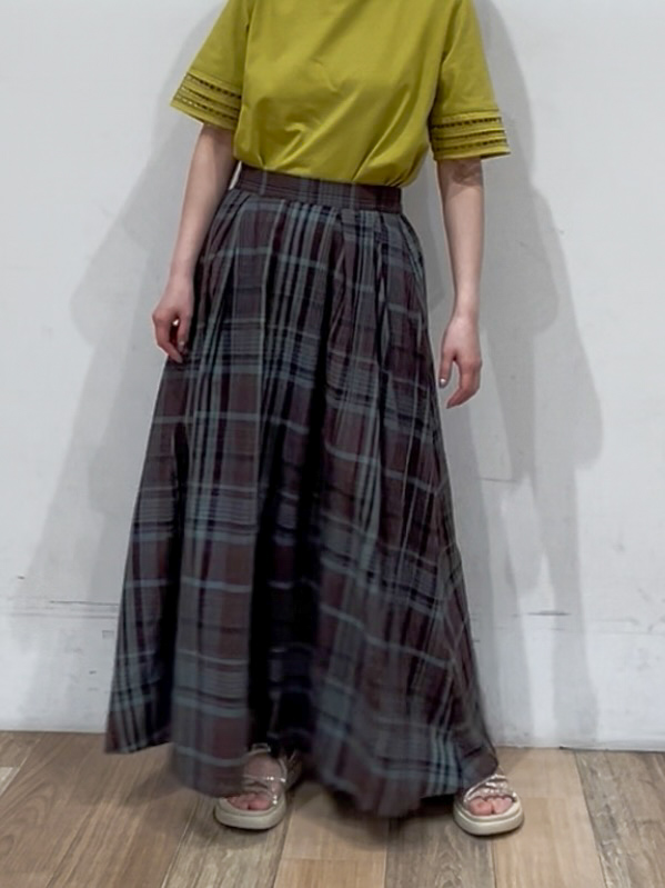 山さんさんの「grove｜【二の腕カバー/UV・ひんやり】袖口透かし刺繍Tシャツ」を使ったコーディネート