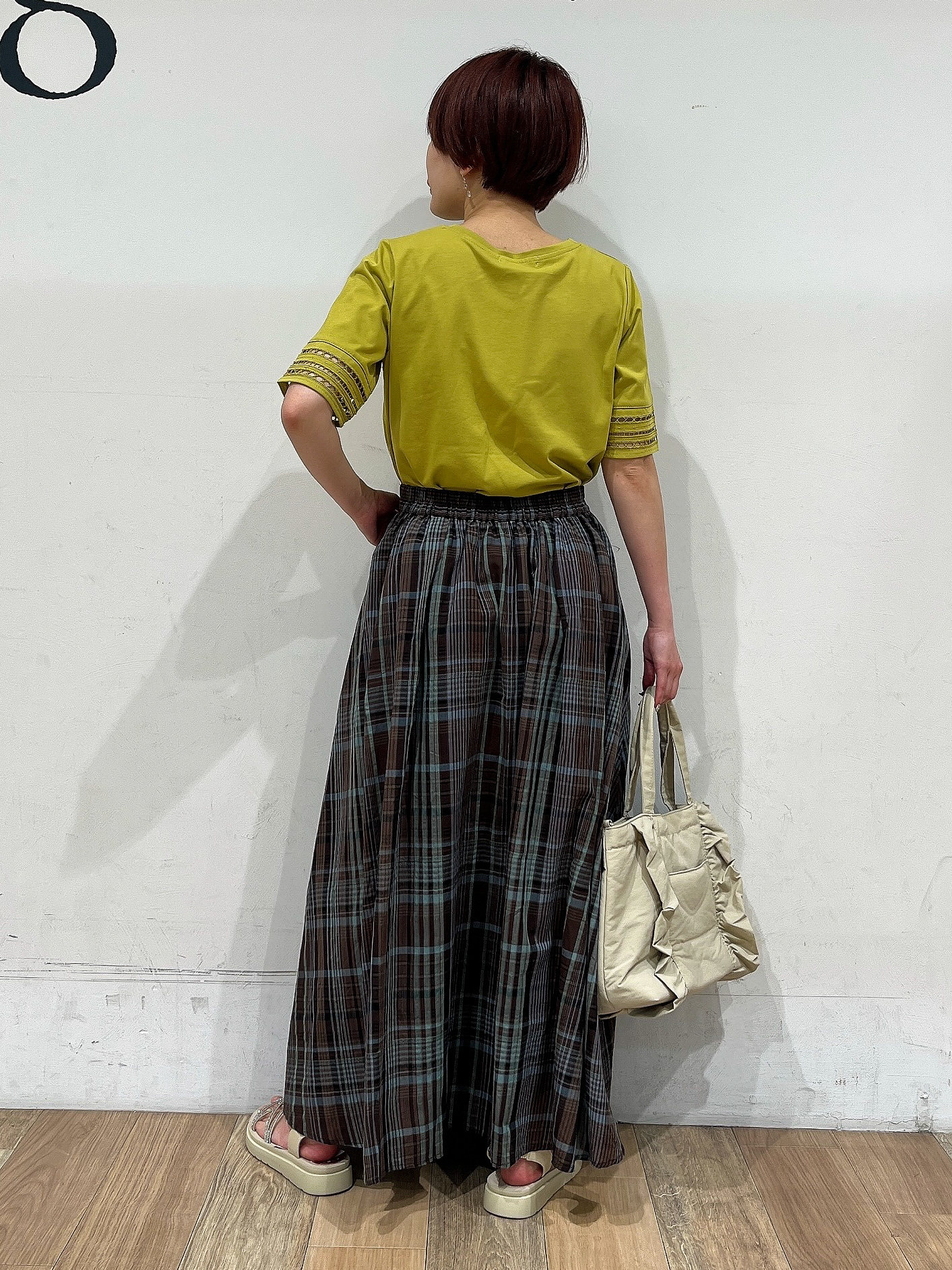 山さんさんの「grove｜【二の腕カバー/UV・ひんやり】袖口透かし刺繍Tシャツ」を使ったコーディネート