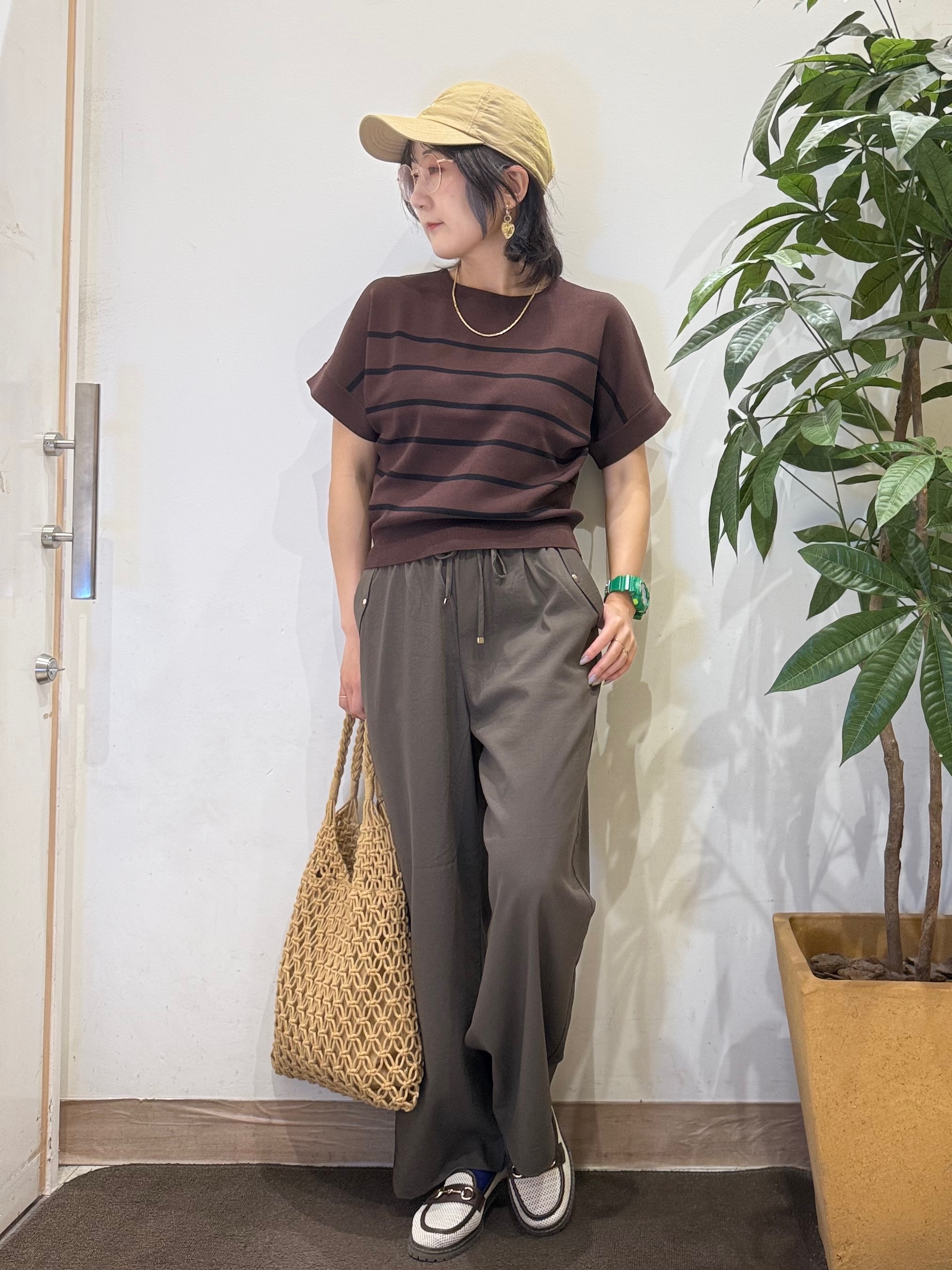 misakiさんの「SHOO･LA･RUE｜【毎日洗える/ひんやり/UV/S-LL】二の腕隠れる さらっとドルマン半袖ニット」を使ったコーディネート