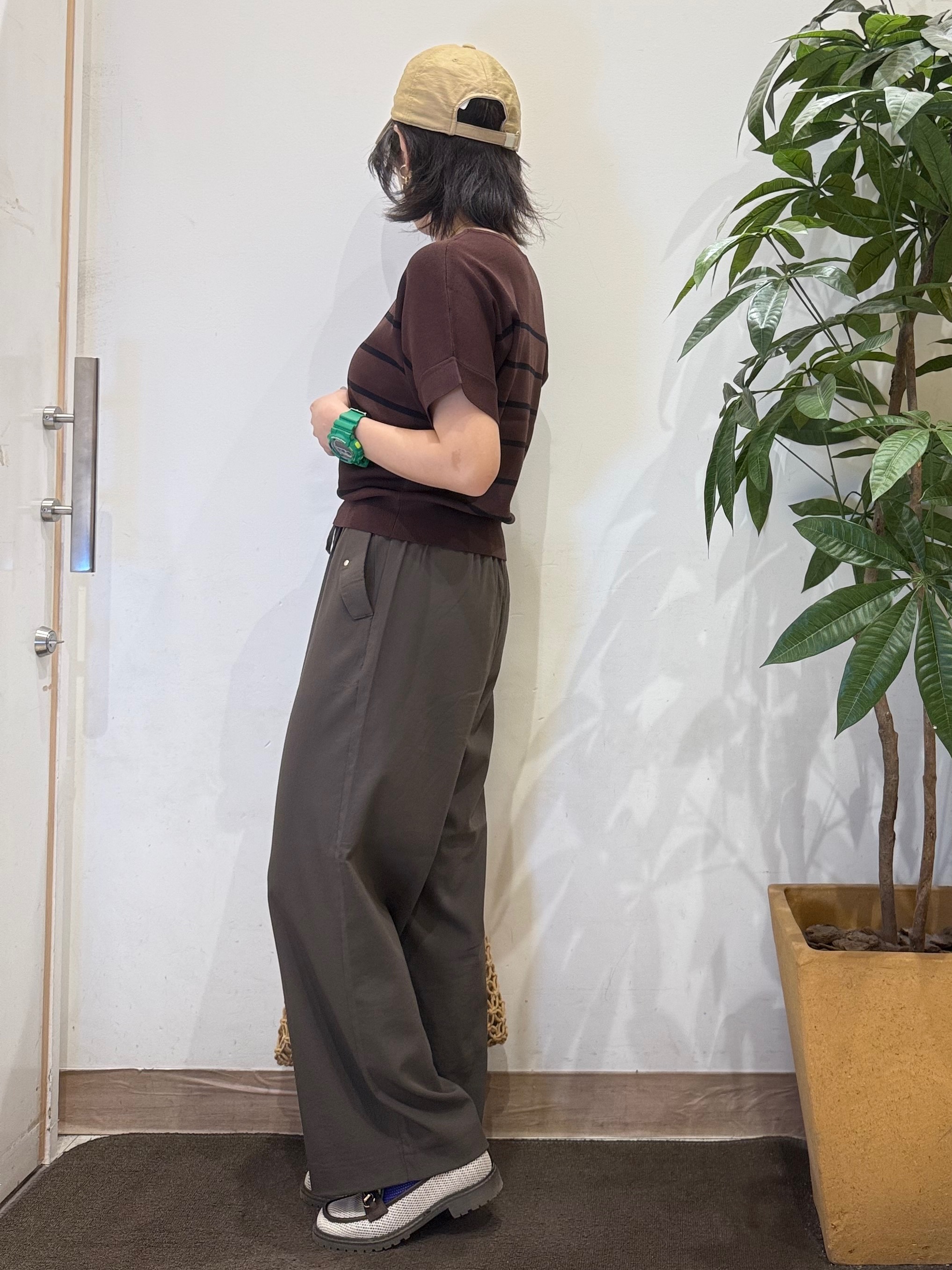 misakiさんの「SHOO･LA･RUE｜【毎日洗える/ひんやり/UV/S-LL】二の腕隠れる さらっとドルマン半袖ニット」を使ったコーディネート