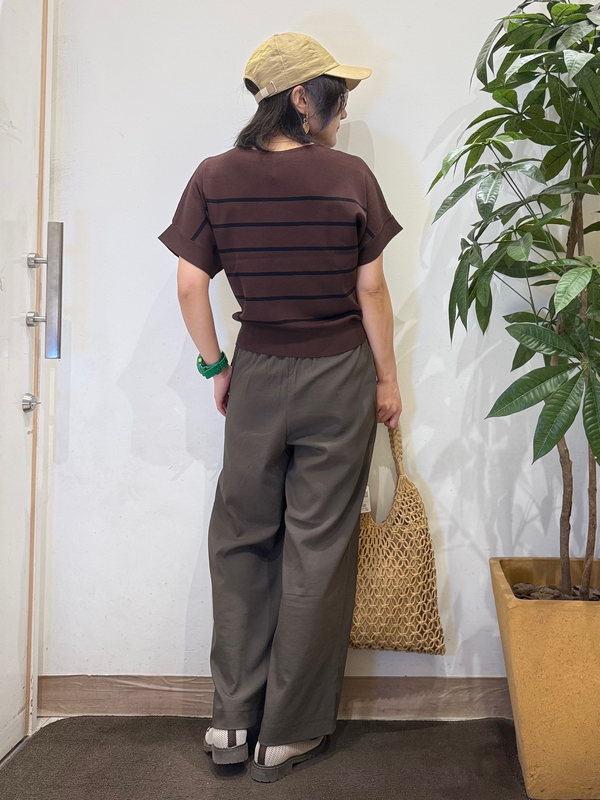 misakiさんの「SHOO･LA･RUE｜【毎日洗える/ひんやり/UV/S-LL】二の腕隠れる さらっとドルマン半袖ニット」を使ったコーディネート