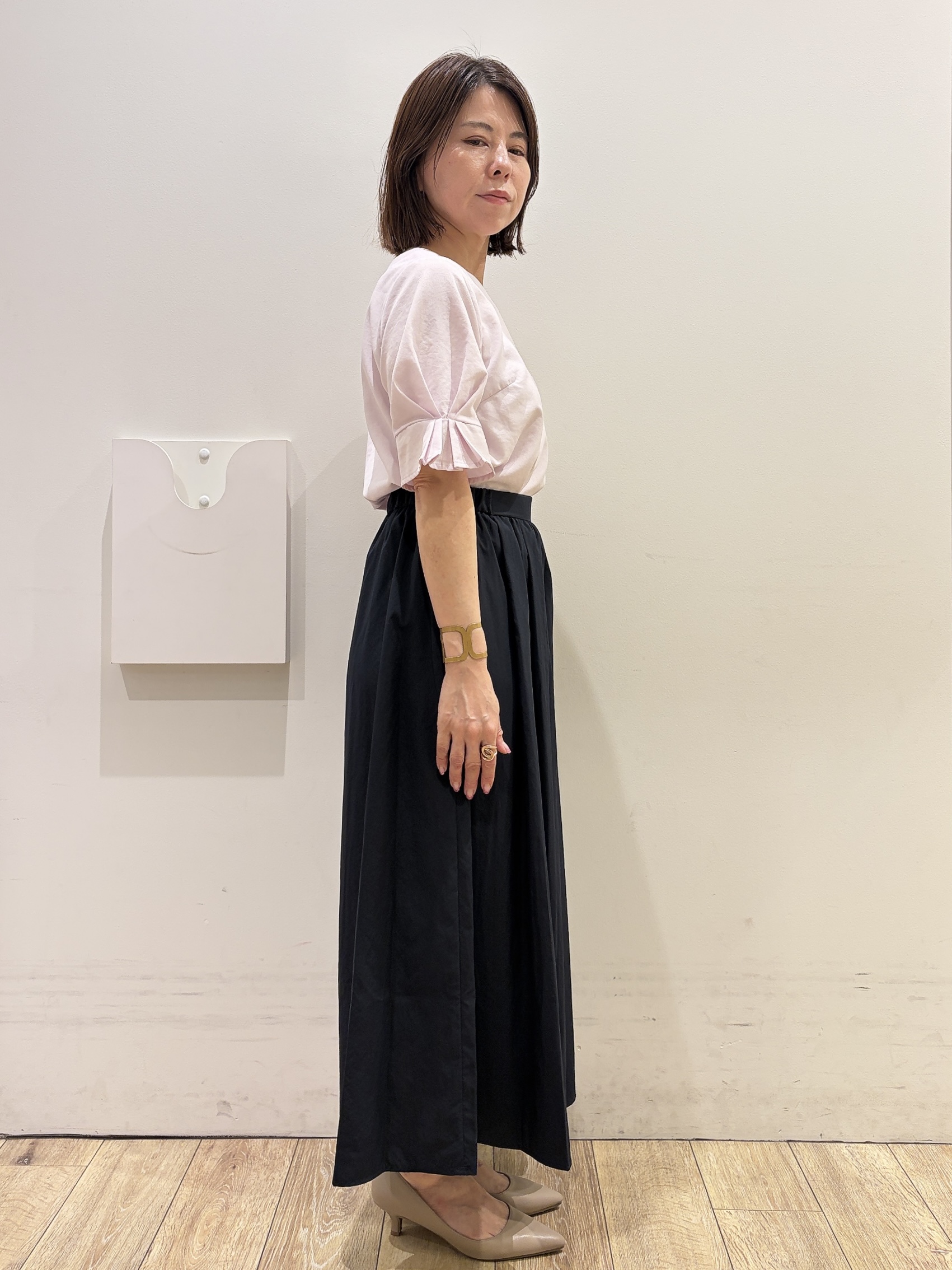 YUKOさんの「index｜【接触冷感】タックパフスリーブブラウス《吸水速乾／防シワ／洗濯機OK／XS～3L／6col》」を使ったコーディネート