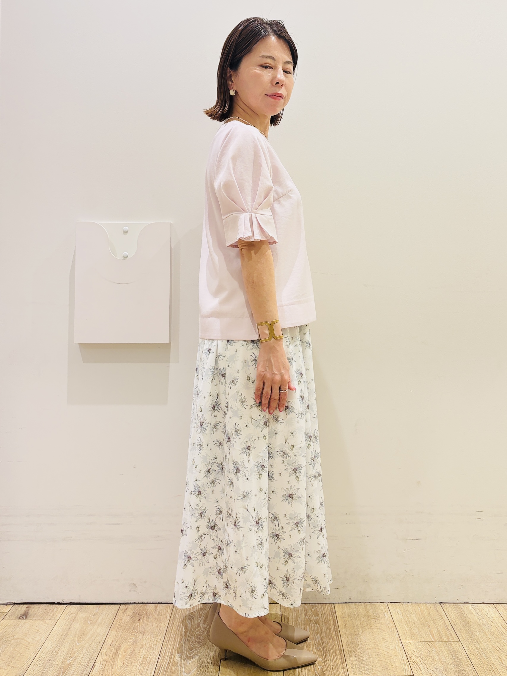 YUKOさんの「index｜【接触冷感】タックパフスリーブブラウス《吸水速乾／防シワ／洗濯機OK／XS～3L／6col》」を使ったコーディネート
