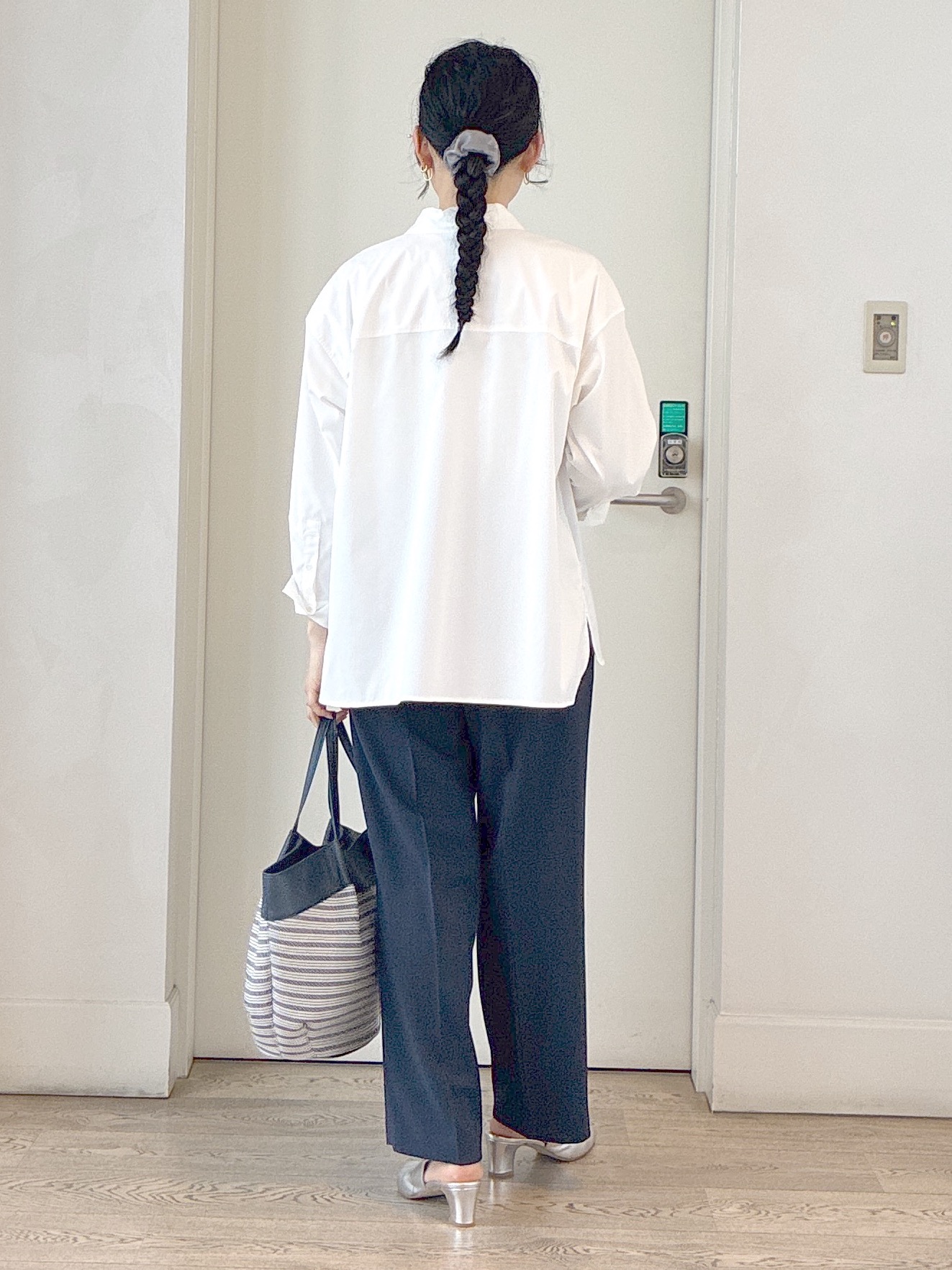  beni_gingerさんの「Reflect｜【羽織りにも◎】タイプライタービッグシャツ」を使ったコーディネート