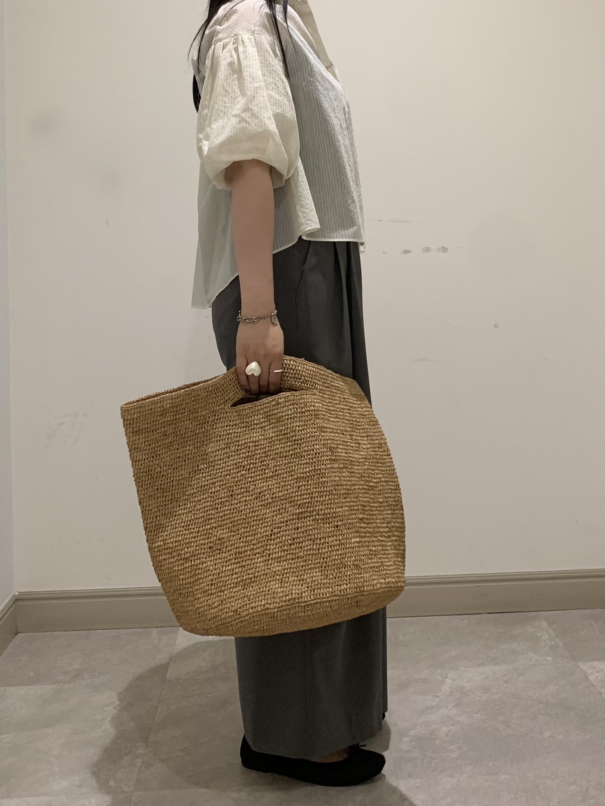 SAKAIさんの「DRESSTERIOR｜【1枚で着映え/ウォッシャブル】ストライプスタンドフリルボリュームスリーブブラウス」を使ったコーディネート