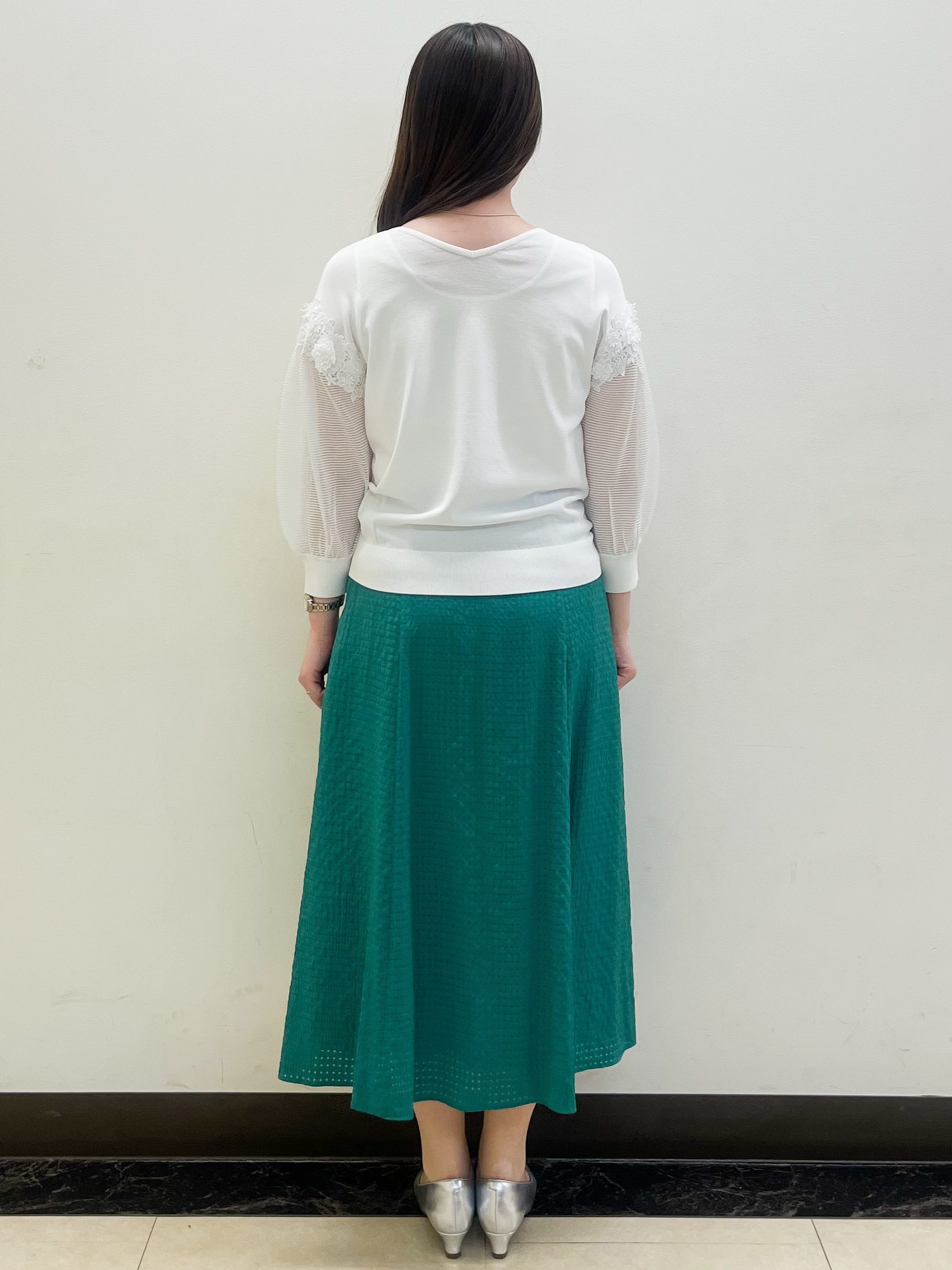 mikikoさんの「Reflect｜【前後2WAY】レーススリーブデザインニット」を使ったコーディネート