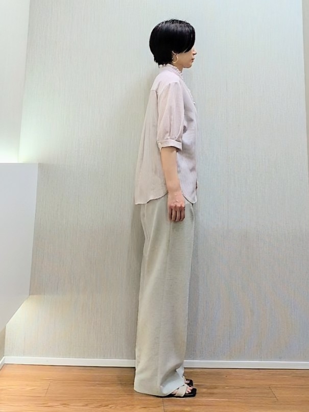 ミズタさんの「UNTITLED｜【接触冷感/通気性/洗える】スタンドカラーフリルブラウス」を使ったコーディネート