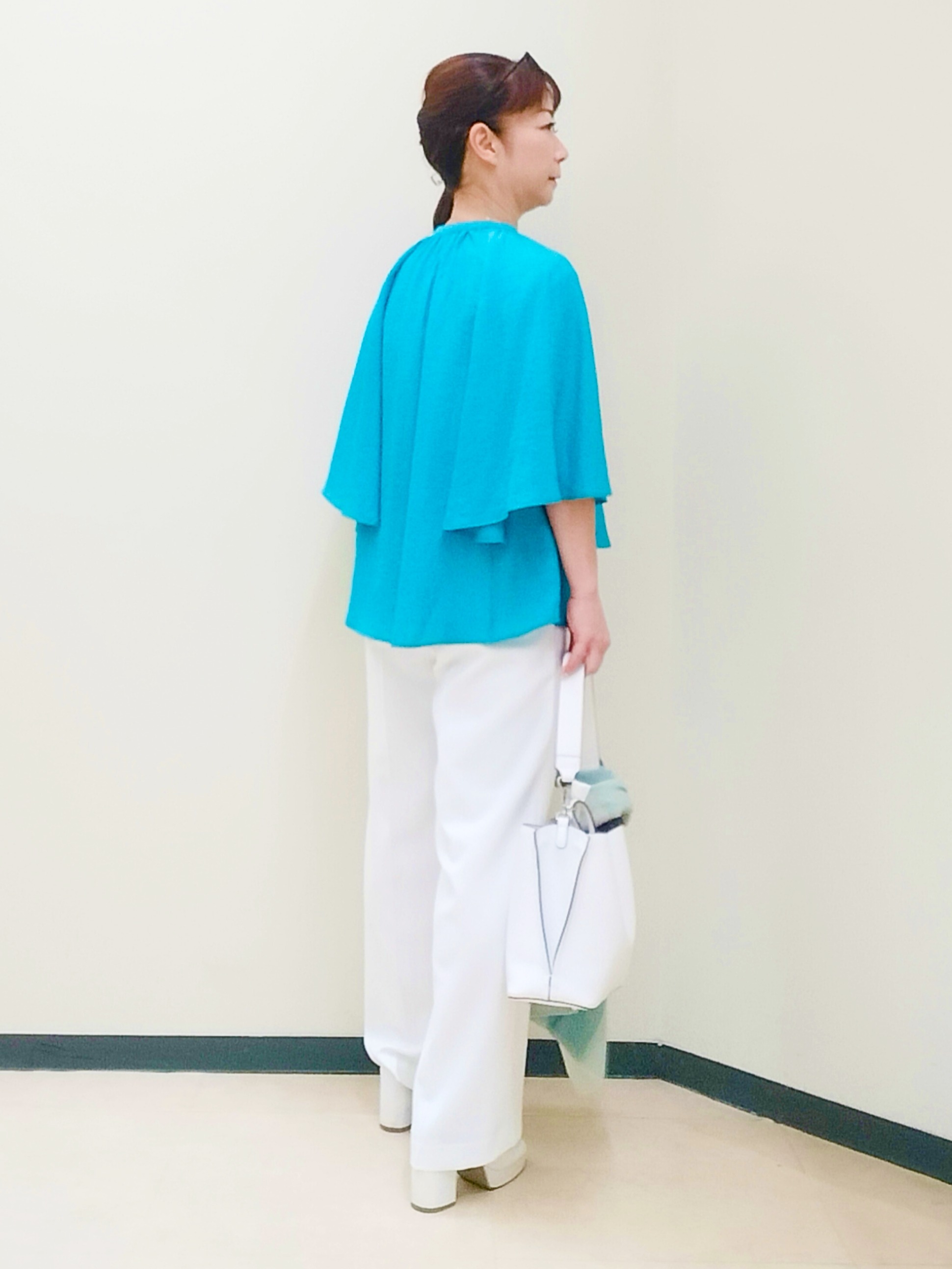 花さんの「Reflect｜ドビーストライプケープスリーブブラウス」を使ったコーディネート