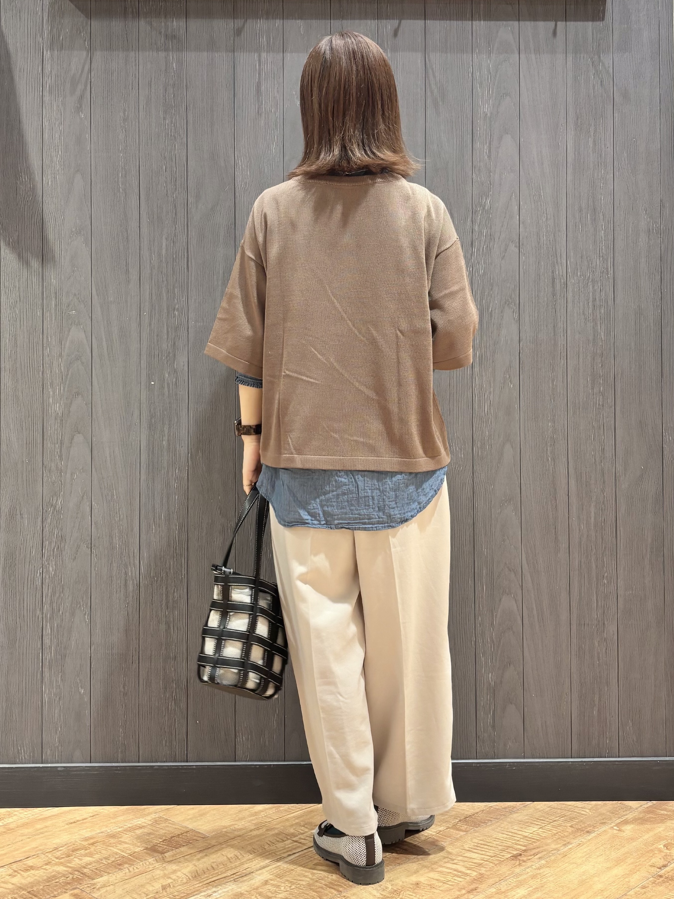 meiさんの「SHOO･LA･RUE｜【体型カバー】程よい透け感 デザインアソート 5分袖シアーニット」を使ったコーディネート