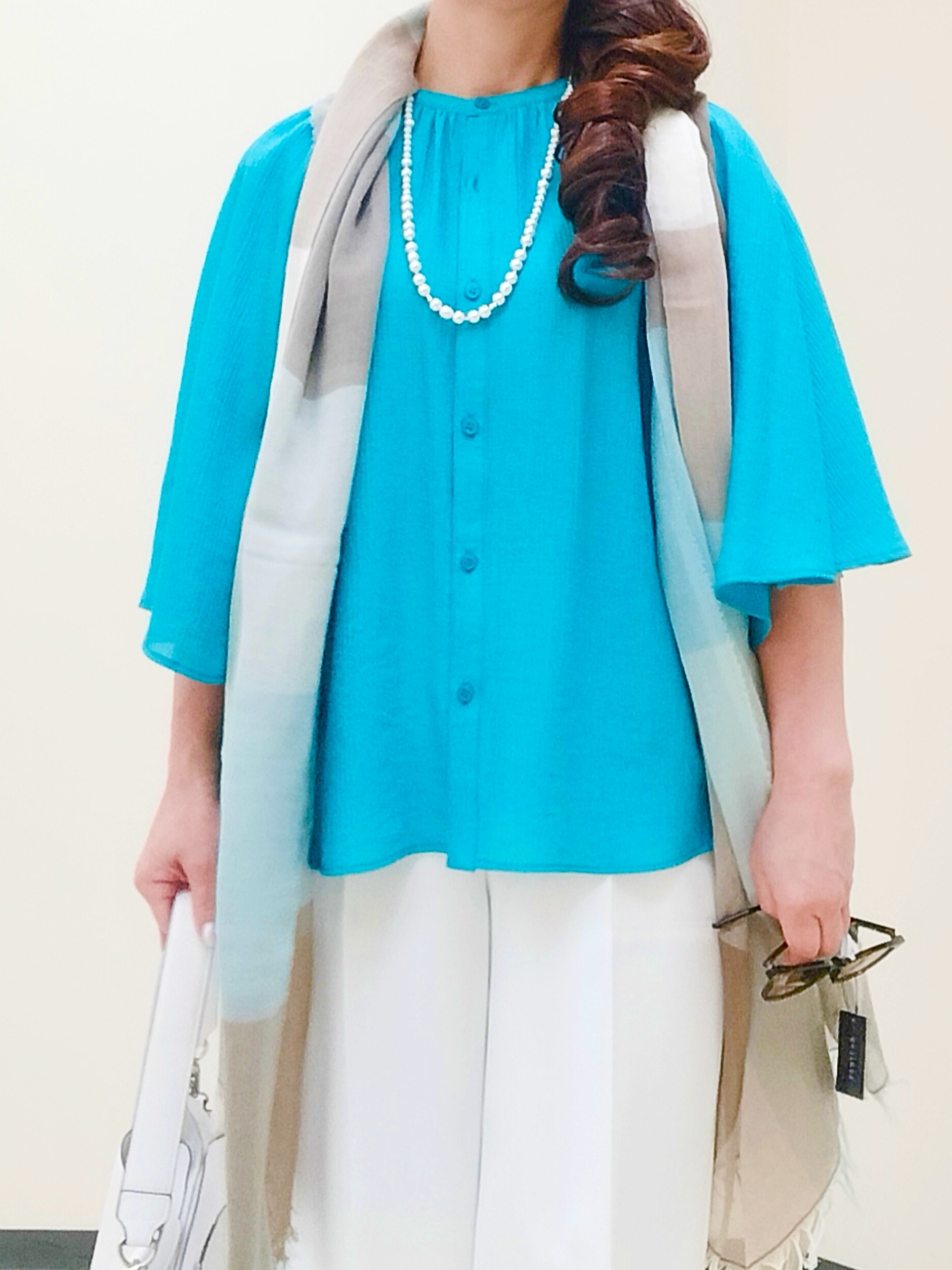 花さんの「Reflect｜ドビーストライプケープスリーブブラウス」を使ったコーディネート