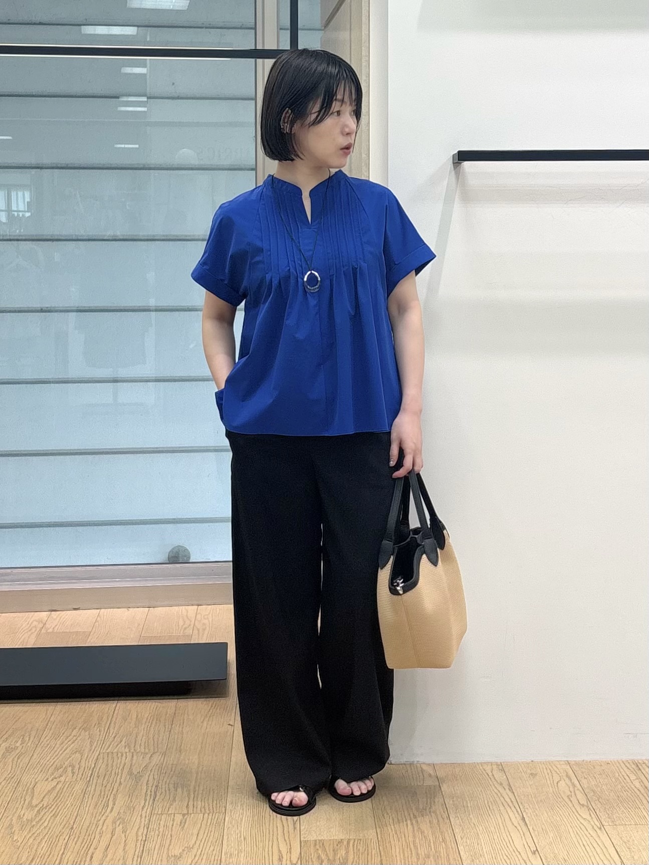 asamiさんの「INDIVI｜【撥水／UVケア／SETUP可能】軽量タックスキッパーブラウス」を使ったコーディネート