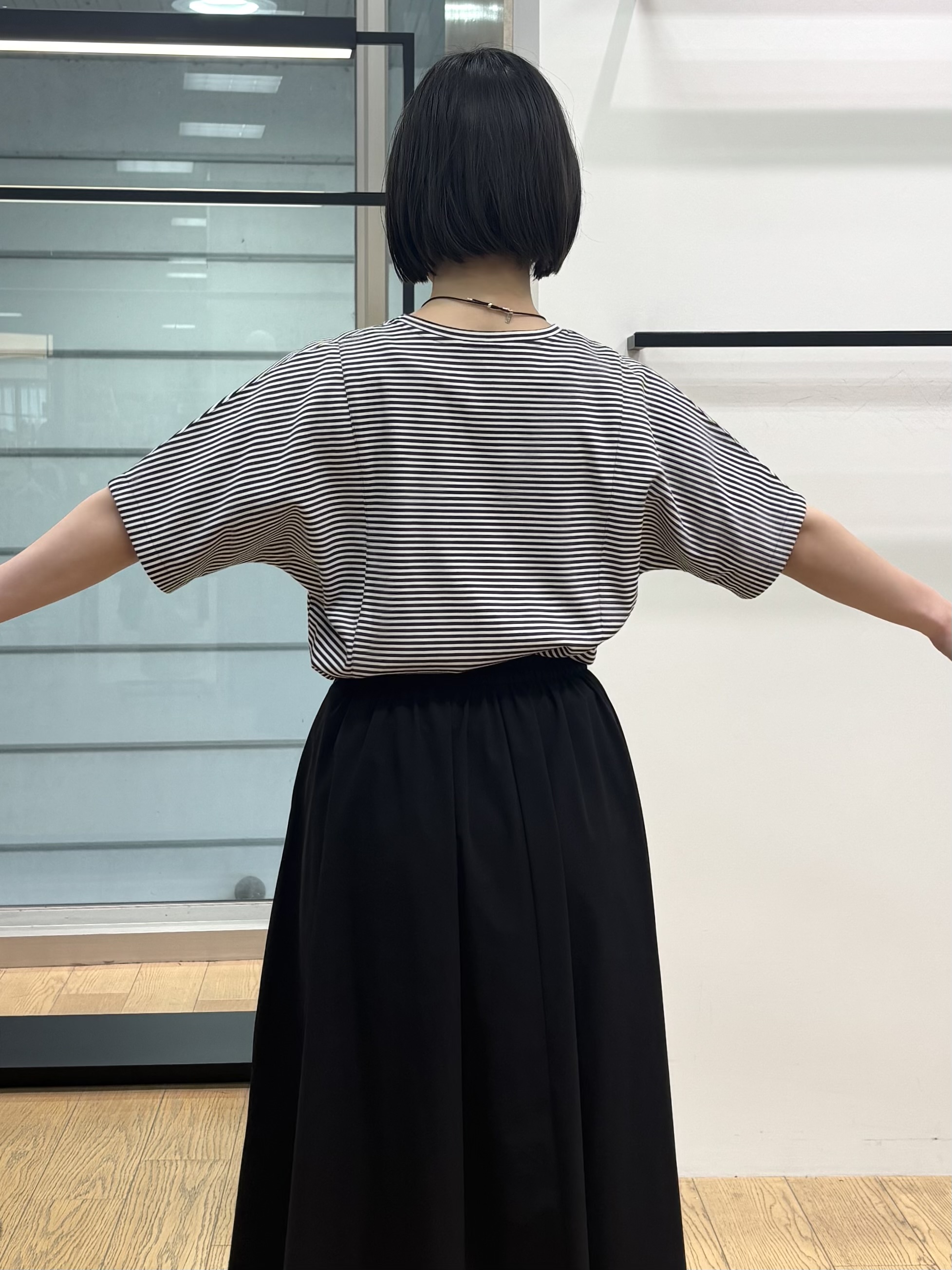 asamiさんの「INDIVI｜【汗ジミ防止／褒められTシャツ】上品カジュアル！ドルマンTシャツ」を使ったコーディネート