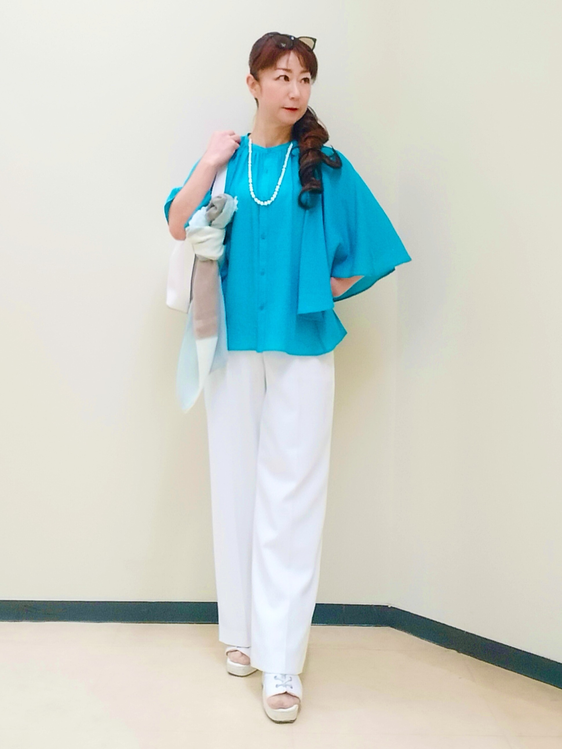 花さんの「Reflect｜ドビーストライプケープスリーブブラウス」を使ったコーディネート