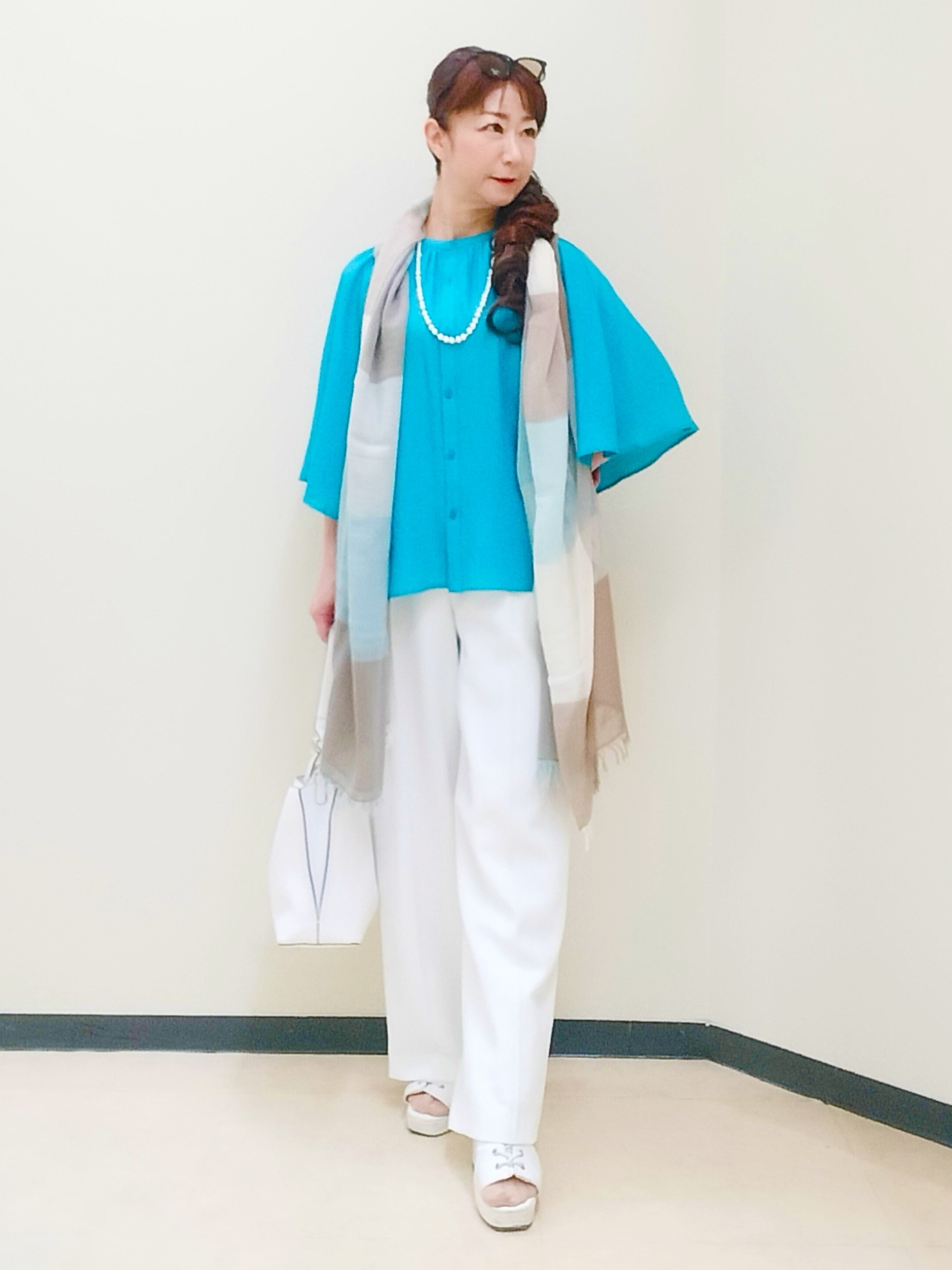 花さんの「Reflect｜ドビーストライプケープスリーブブラウス」を使ったコーディネート