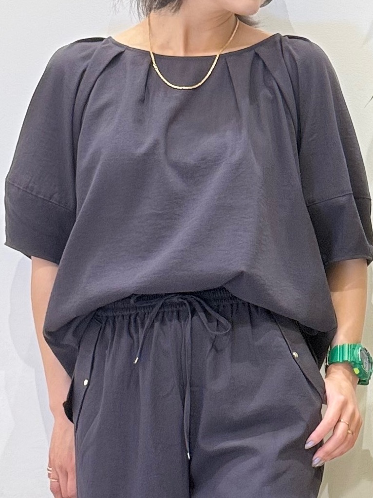 misakiさんの「SHOO･LA･RUE｜【S-LL/洗濯機可/セットアップ可】軽凛(かろりん) ひんやりタックブラウス」を使ったコーディネート