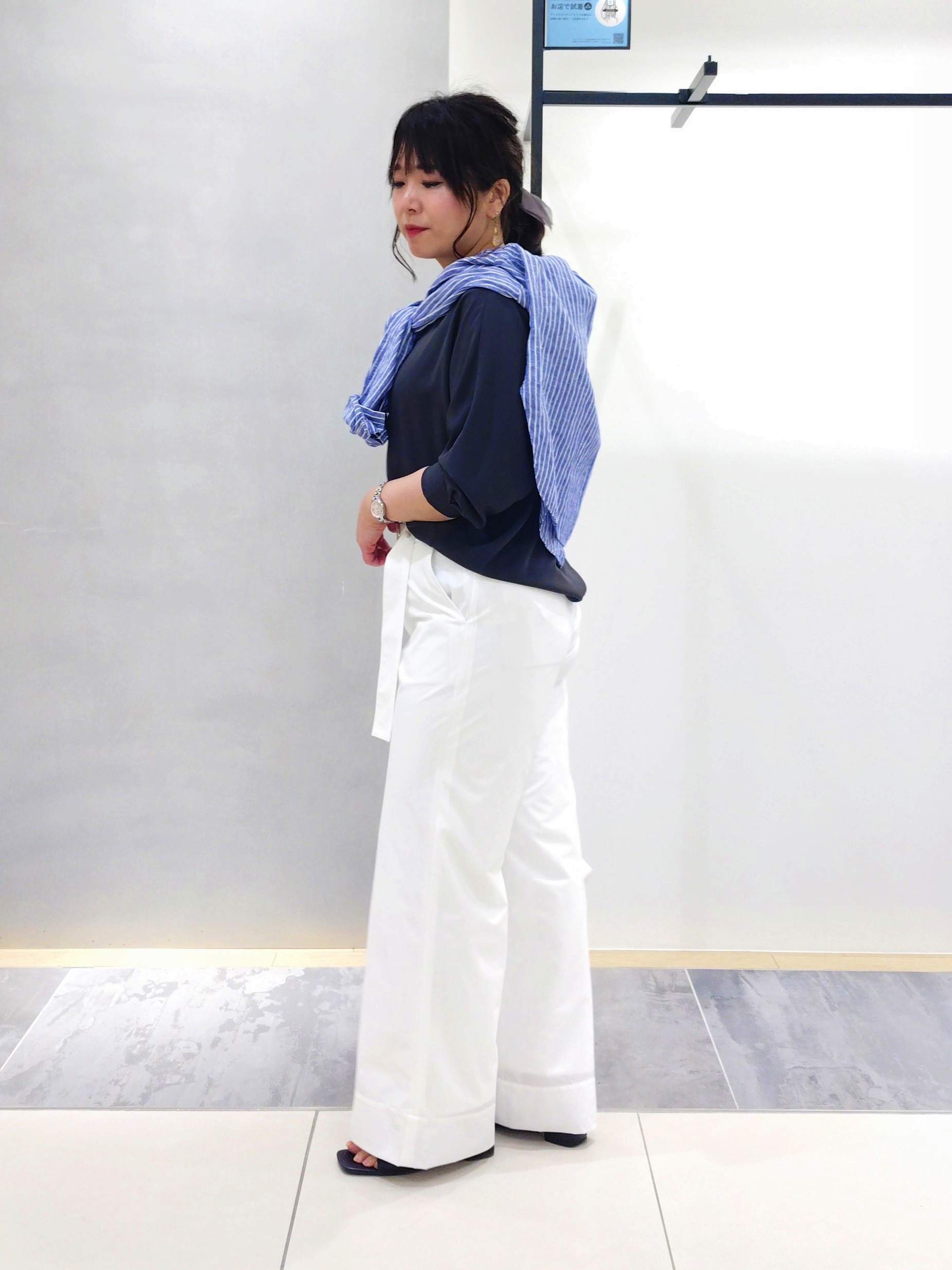 TOMOMIさんの「INDIVI｜【新色登場！超軽量】2WAYドロストショルダーバッグ」を使ったコーディネート
