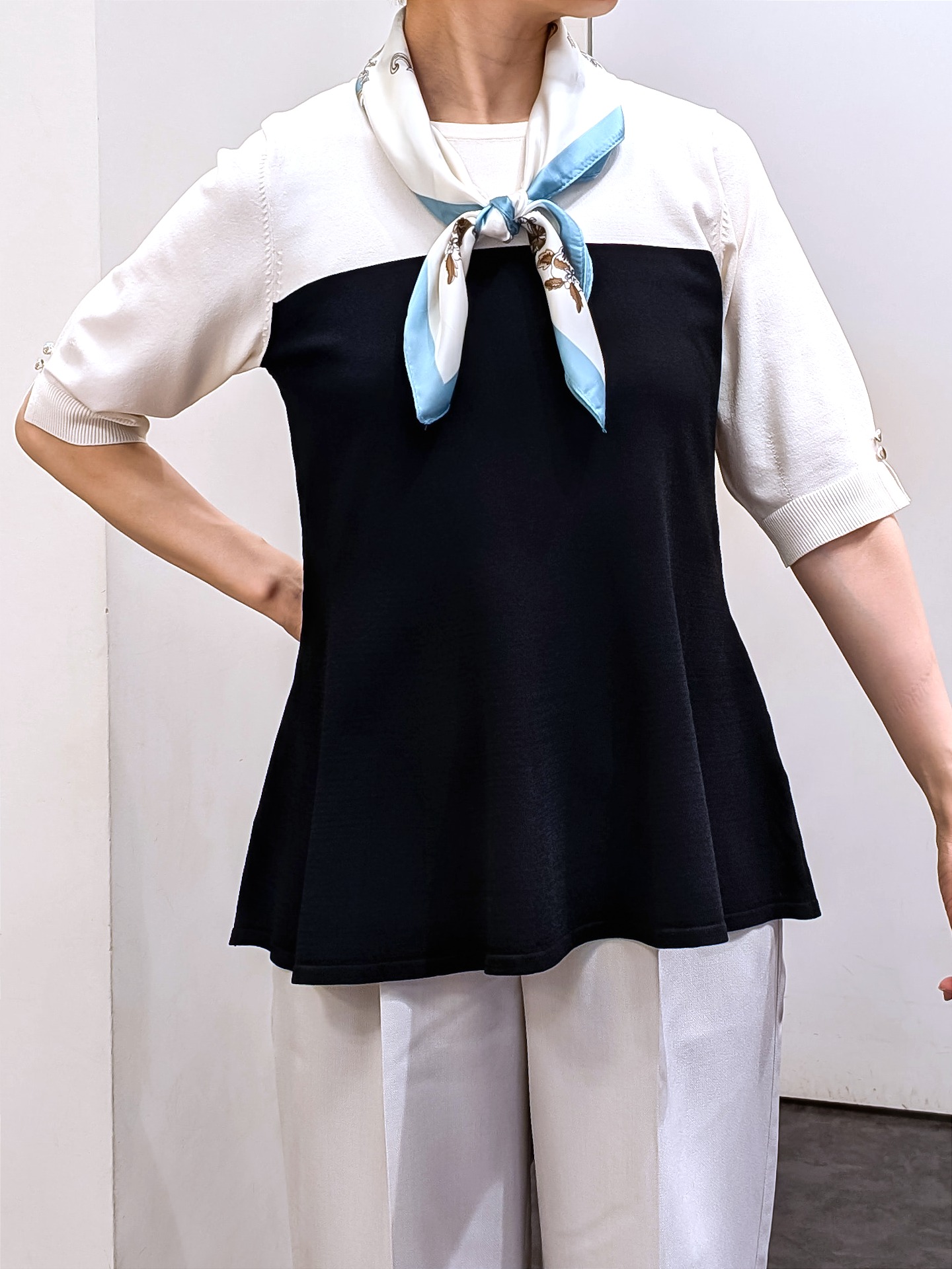 やまちゃんさんの「grove｜【体型カバー/UV・ひんやり】一枚でコーデが決まる、配色フレアニットプルオーバー」を使ったコーディネート