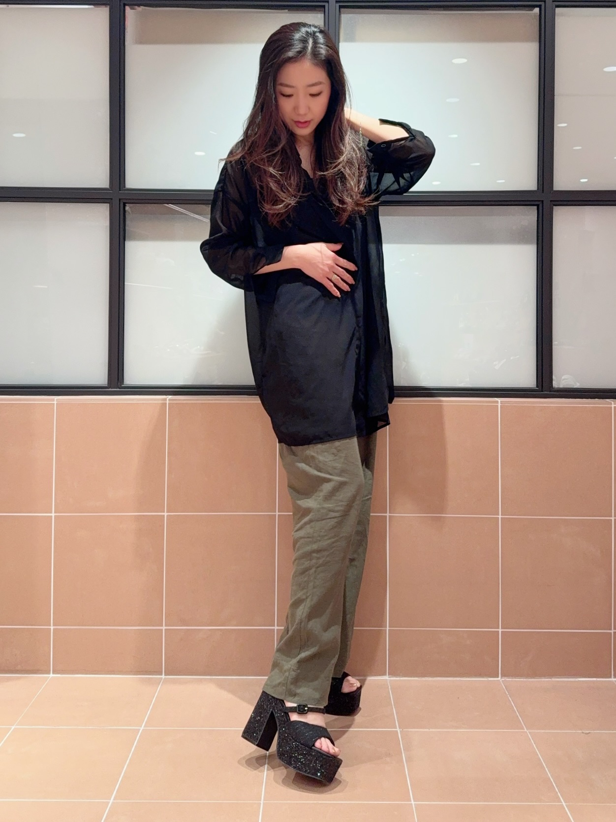 kaoriさんの「ESPERANZA｜【ラク盛り／サンダル】 リピーター続出／脚長美脚 グリッターソールツイードミュール」を使ったコーディネート