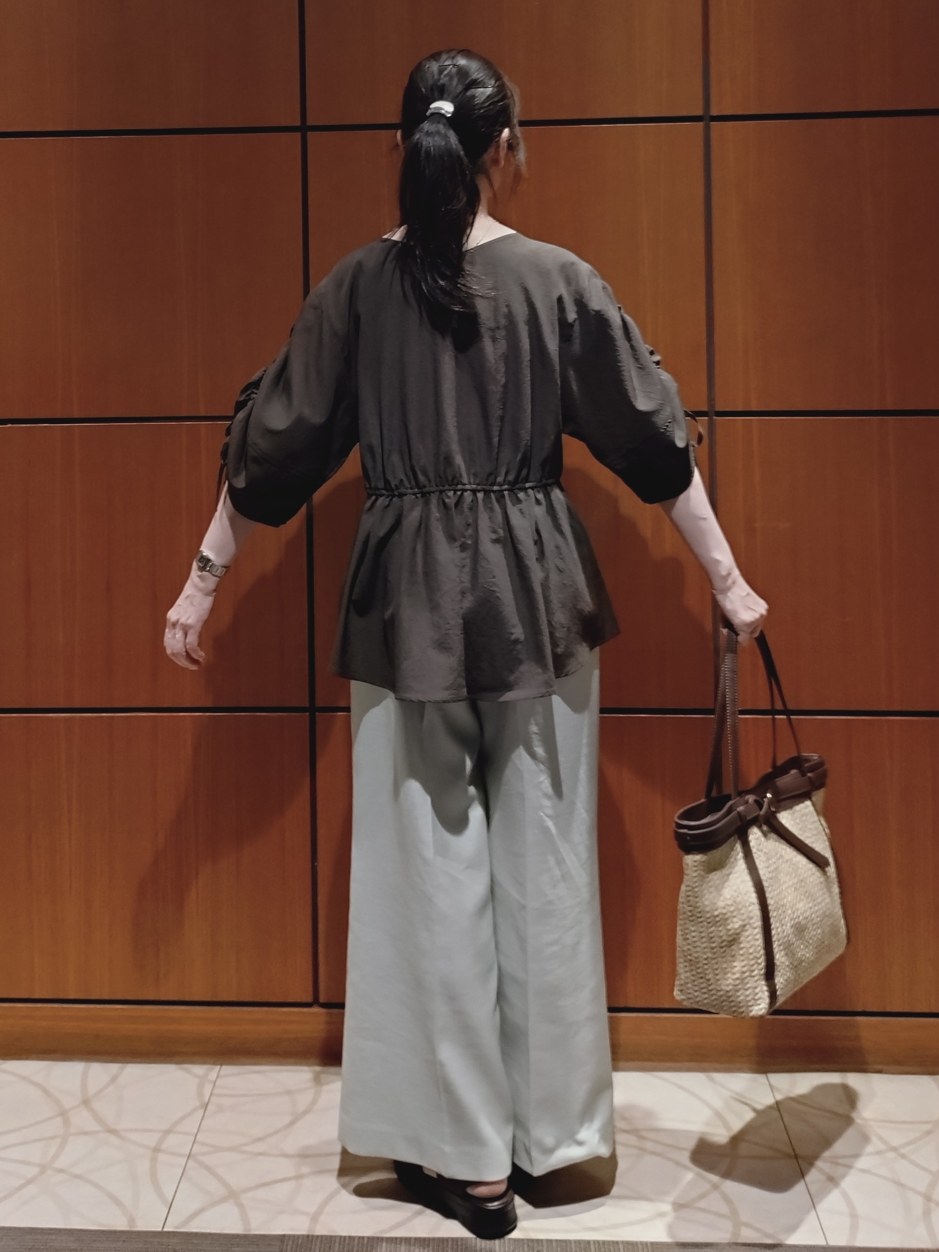 Kさんの「Reflect｜【通気性あり／涼しい／マシンウォッシャブル】ウエストギャザーブラウス」を使ったコーディネート