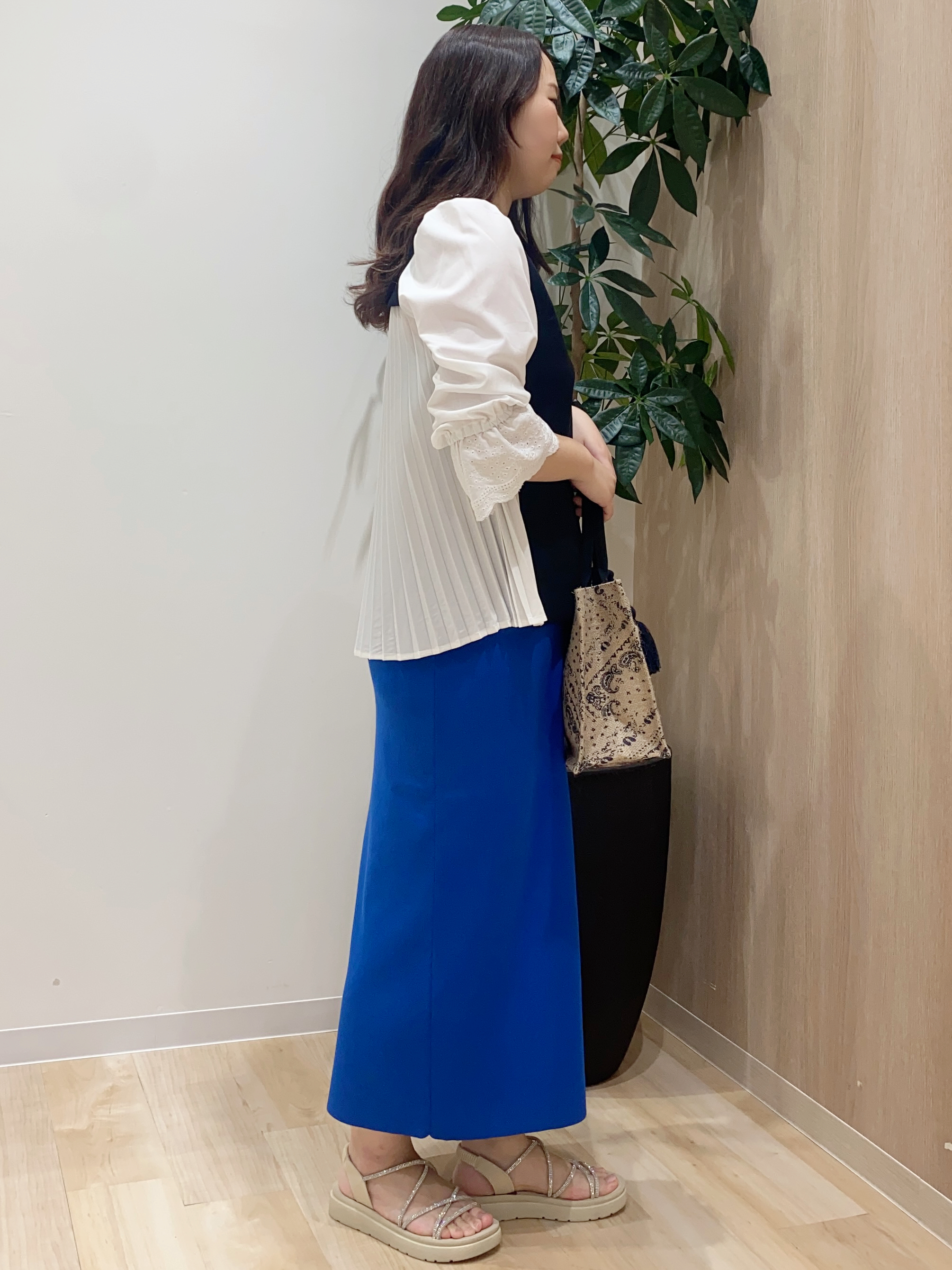 HANAさんの「grove｜【洗える・体型カバー】袖口レース・バックプリーツトップス」を使ったコーディネート